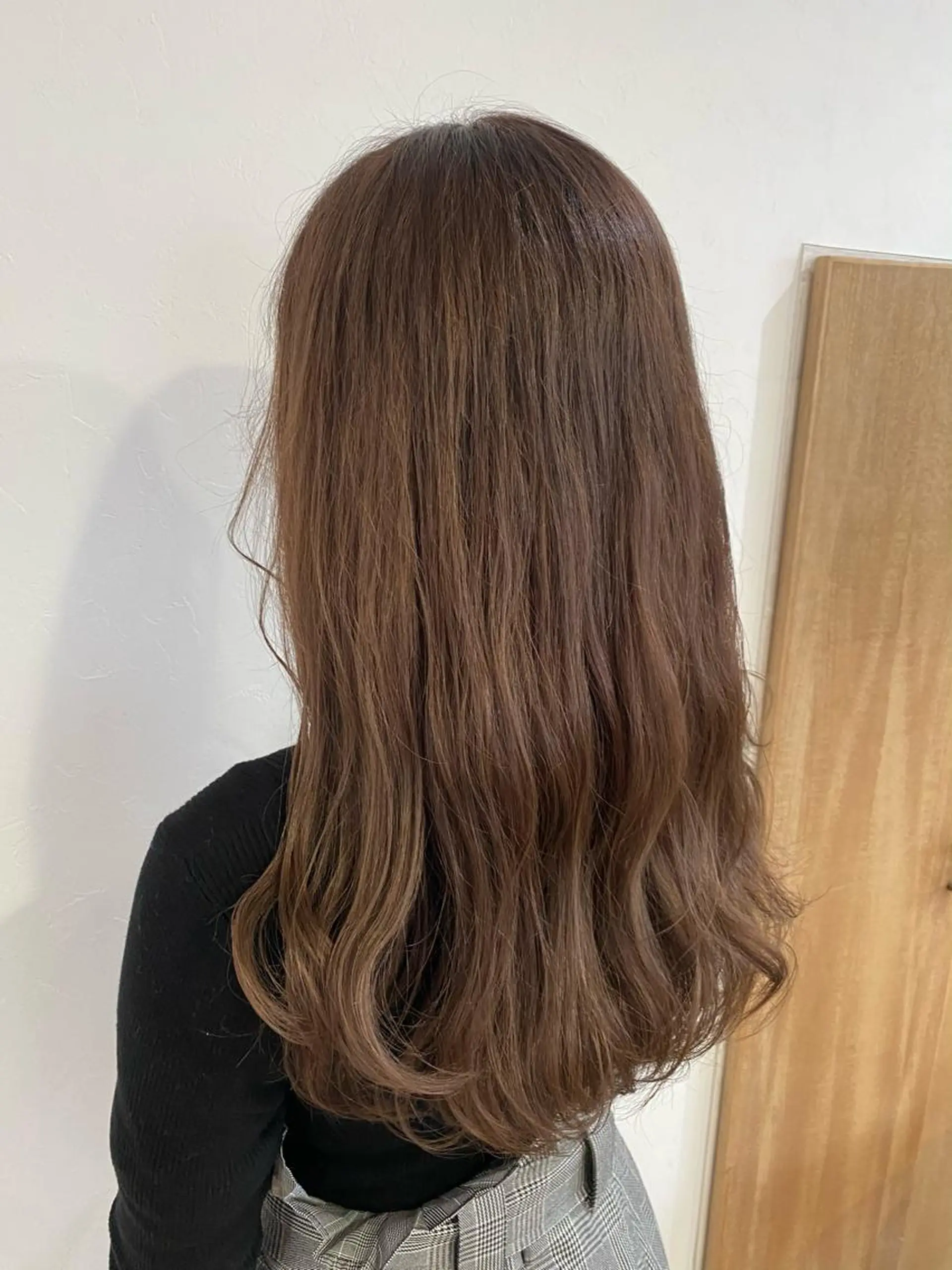 カラー ベージュカラー ハイライトカラー ピンクカラー ピンクベージュ 伊藤 かなのヘアスタイル