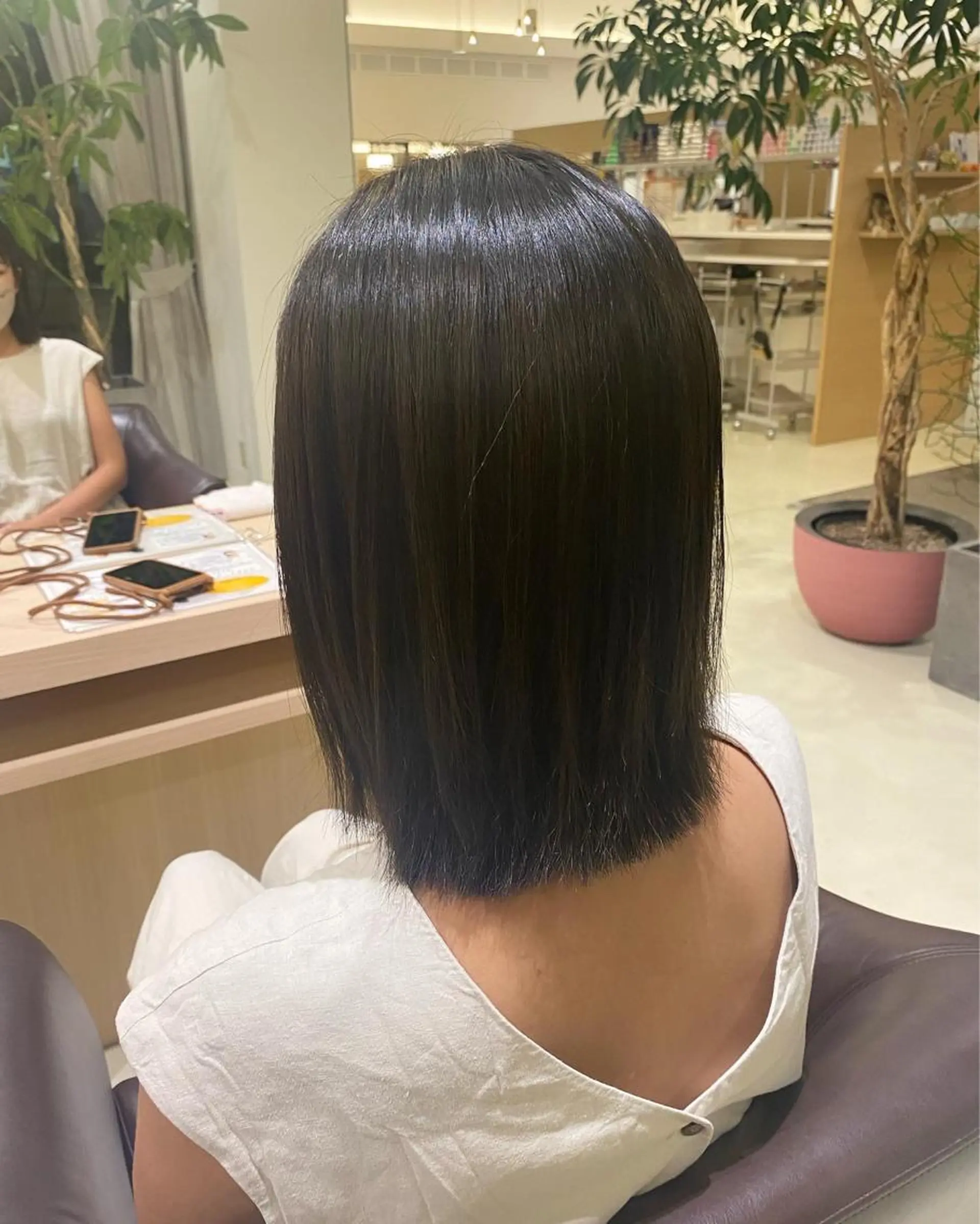 ミディアム カラー 切りっぱなしボブ オリーブカラー ボブ カット ヘアカラー みやび🫧髪質改善 🫧透明感カラー🫧のヘアスタイル