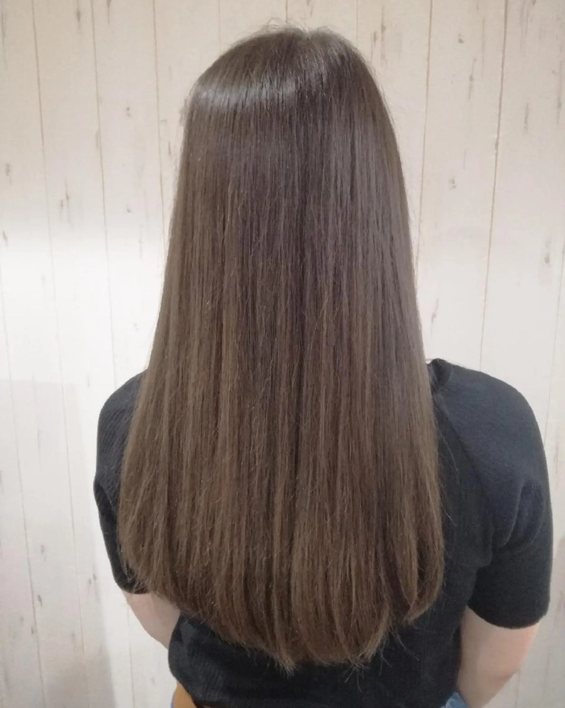 ロング カラー アッシュ ベージュカラー 透明感カラー 西川 敏夫のヘアスタイル
