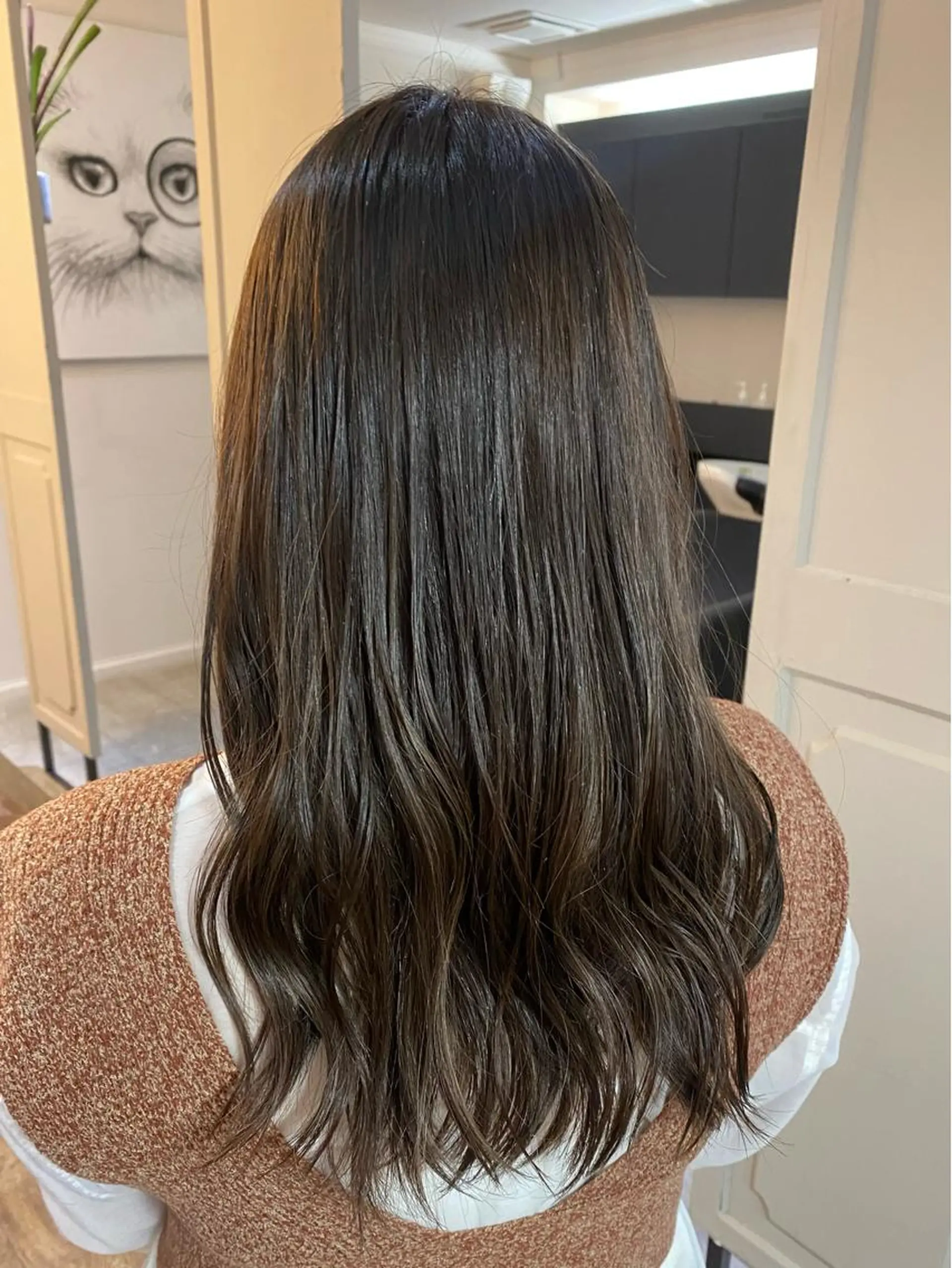 ロング カラー グレージュ ハイライトカラー オリーブグレージュ オリーブグレー ハイライト ボブ/透明感カラー 岸本涼奈のヘアスタイル