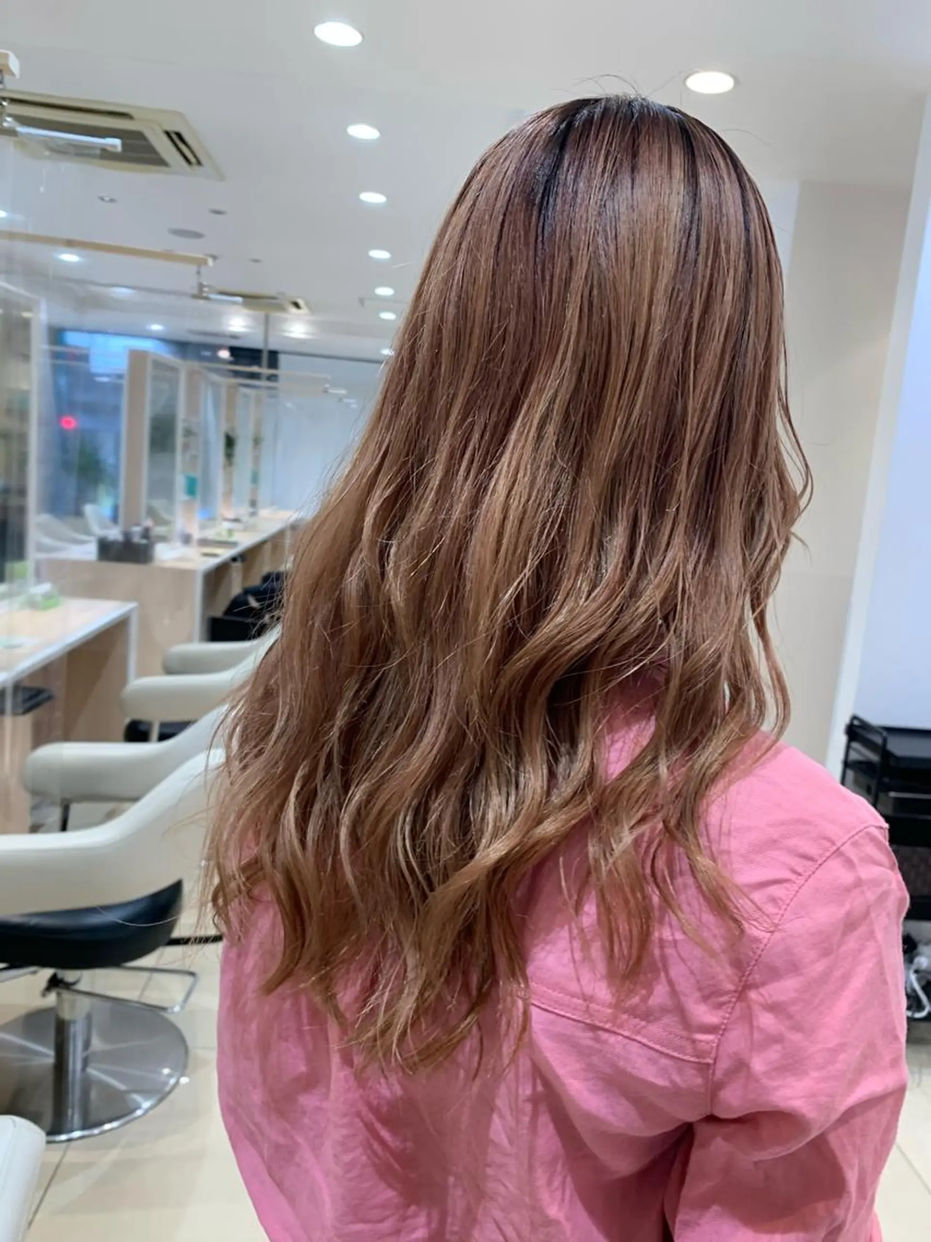 セミロング カラー ベージュカラー ショコラベージュ IwAsh中山所属・✂︎中山ブリーチ・ パーマ✂︎露木智也のヘアスタイル