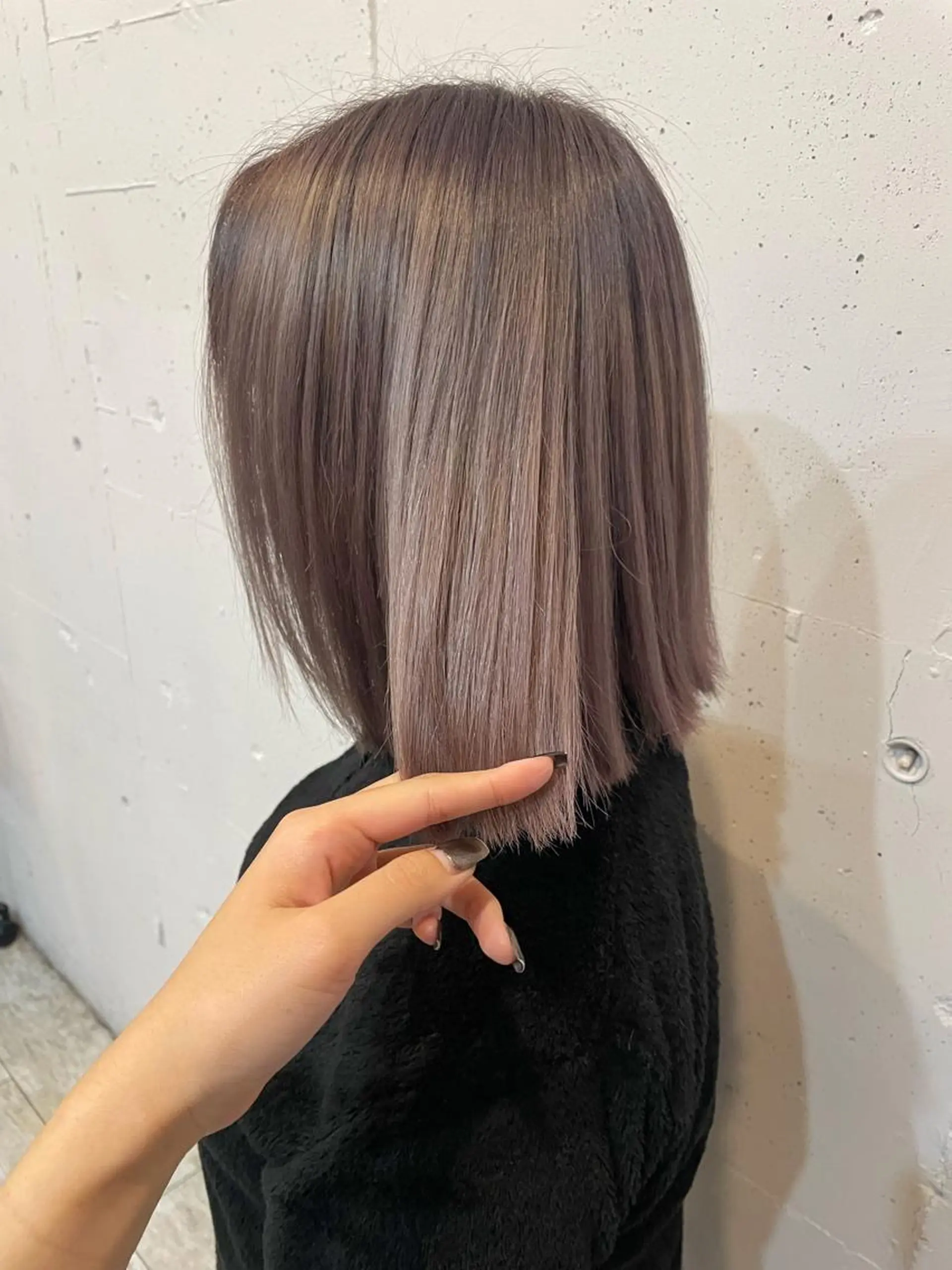 ミディアム カラー ベージュカラー ブリーチ ダブルカラー パープルカラー ヘアカラー 小坂 真子のヘアスタイル