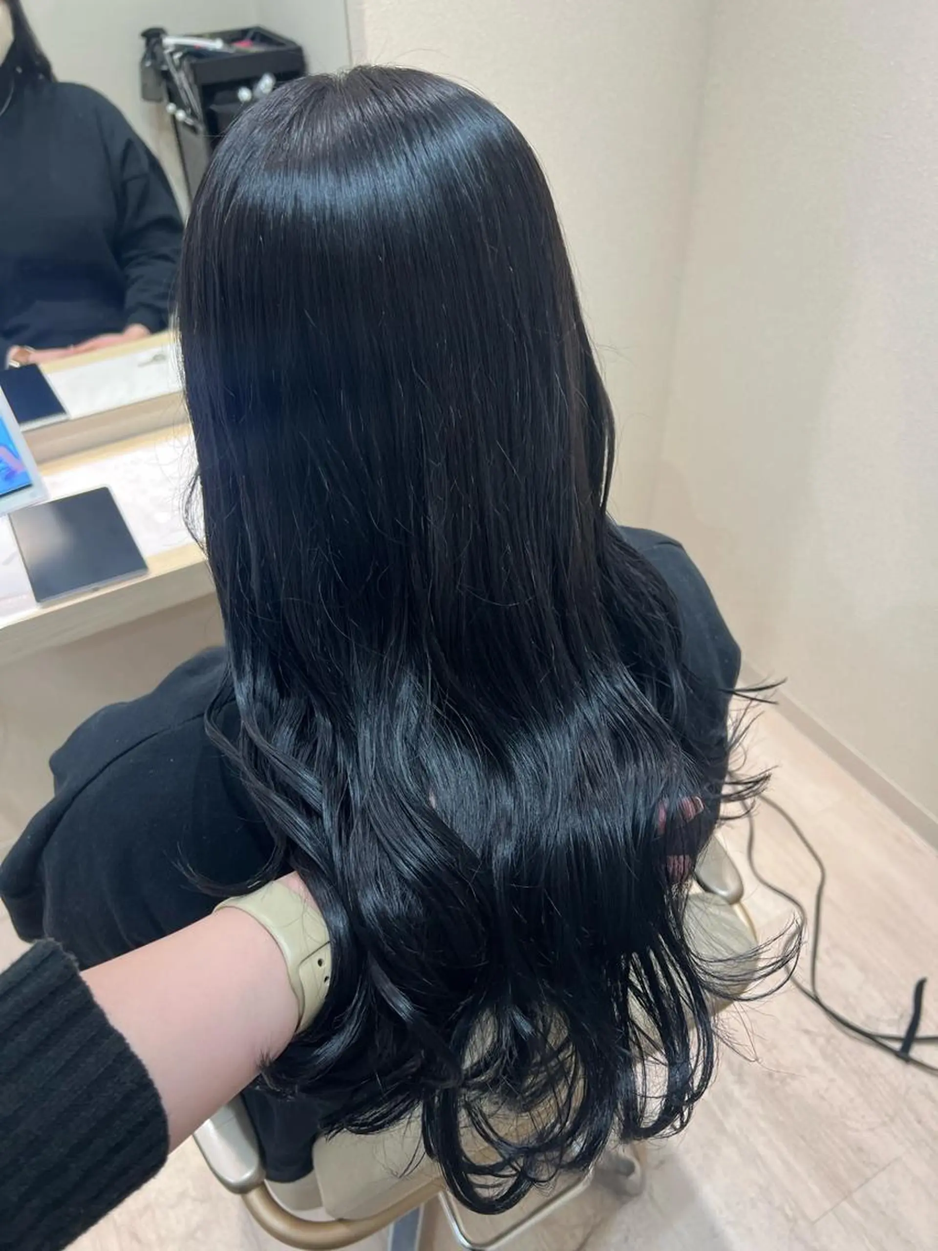 ロング カット ヘアカラー トリートメント ヘッドスパ mina .のヘアスタイル