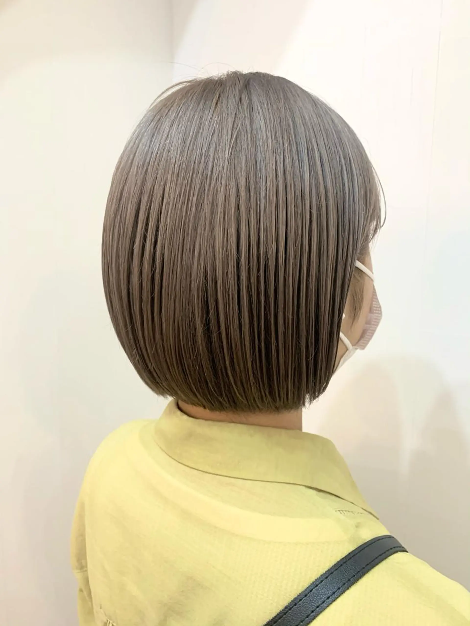ミディアム カラー グレージュ ミルクティーグレージュ ボブ ヘアカラー トリートメント chama レイヤーカットのヘアスタイル