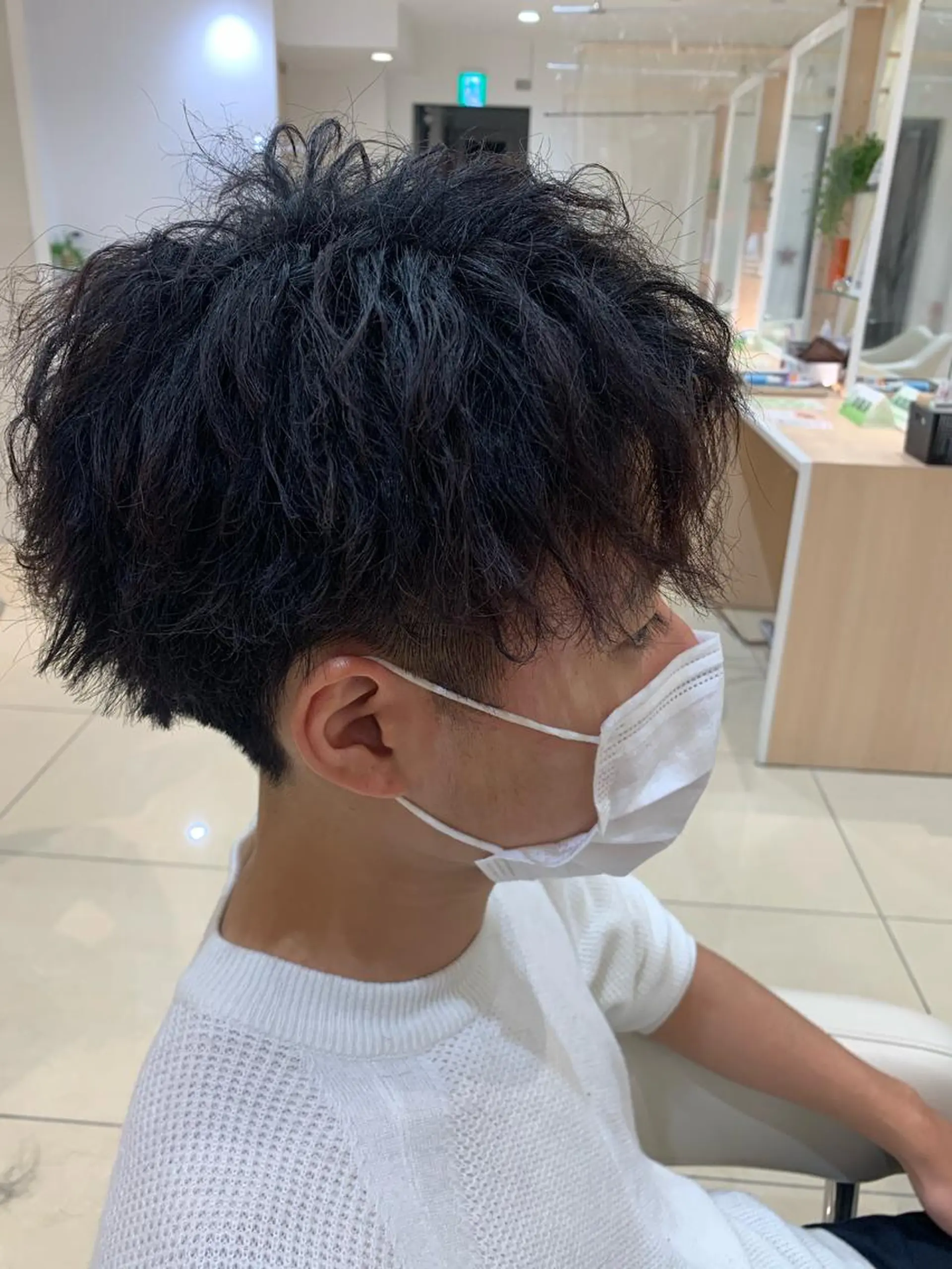 ショート パーマ メンズ センターパート メンズパーマ メンズツイストパーマ ツイストパーマ カット パーマ トリートメント ヘアセット IwAsh中山所属・✂︎中山ブリーチ・ パーマ✂︎露木智也のヘアスタイル