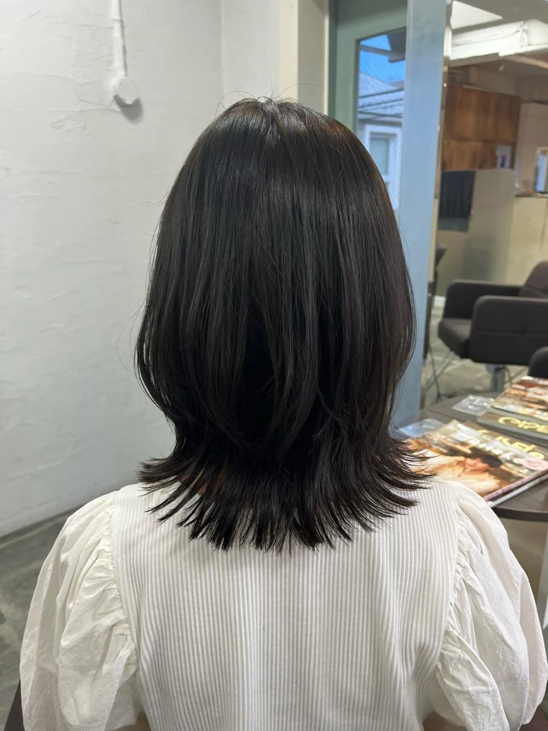 ミディアム カラー ヘアアレンジ ミディアムレイヤー アッシュ アッシュグレー アッシュグレージュ ベージュカラー SALOWIN自由が丘所属・ヘッドスパ✨髪質ケア サロン🌿chacoのエステ・リラクイメージ