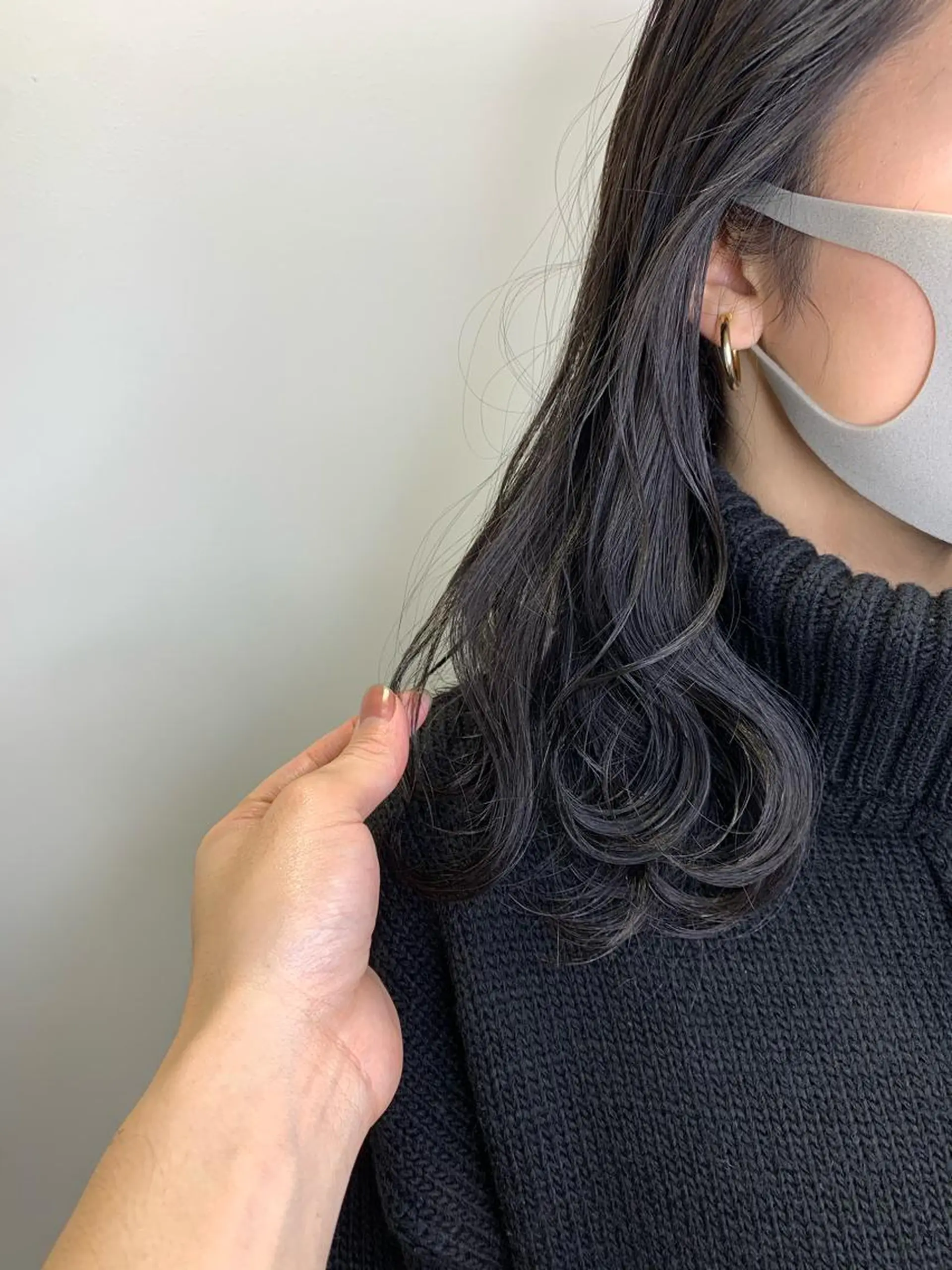 セミロング カラー ダークグレー ダークグレージュ グレージュ SALOWIN神戸三宮店所属・【美髪を叶える】中谷 彰宏（アキ)のヘアスタイル