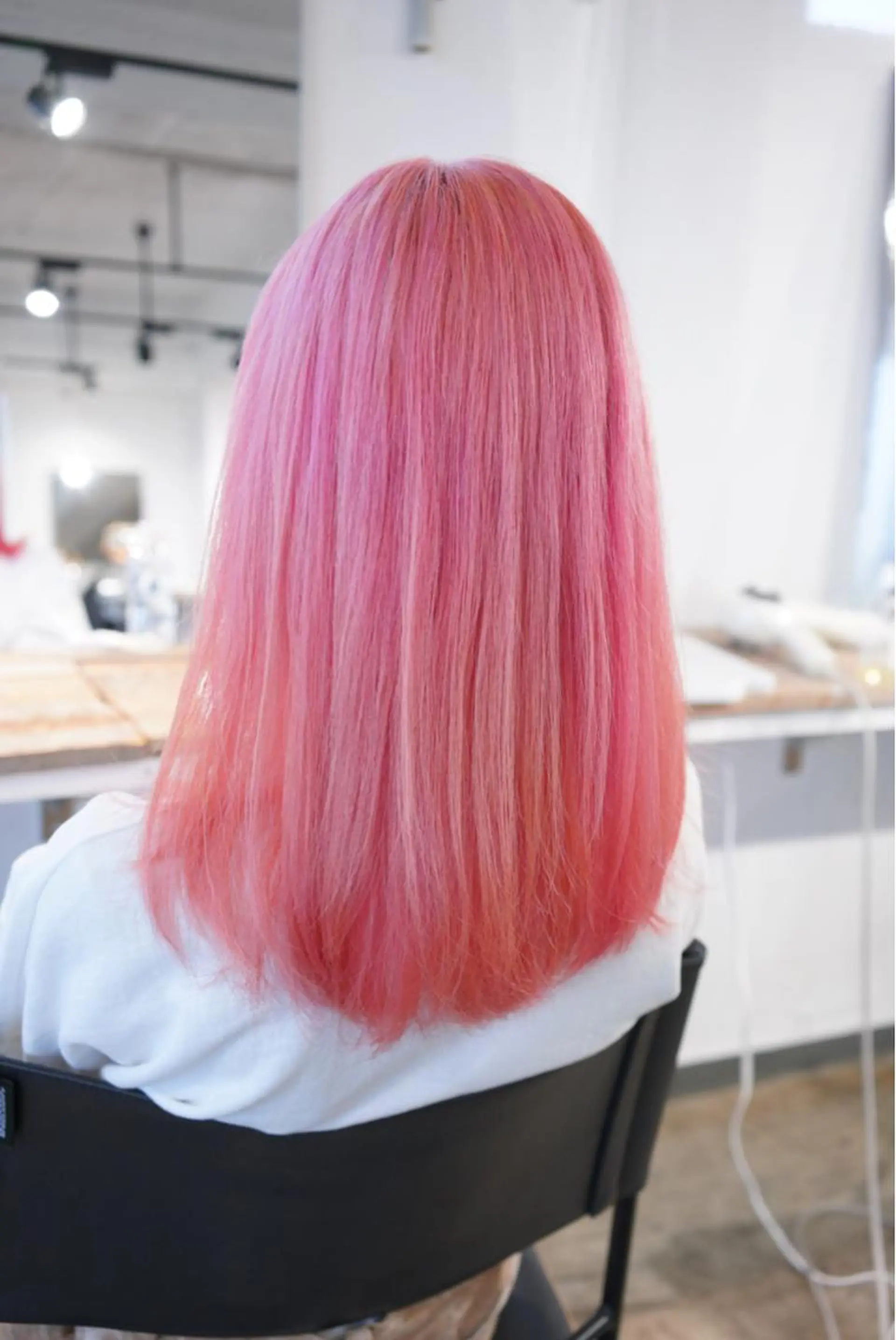 セミロング カラー ピンクカラー ヘアカラー トリートメント ハイトーン/レイヤー /ケアブリーチ石川治のヘアスタイル