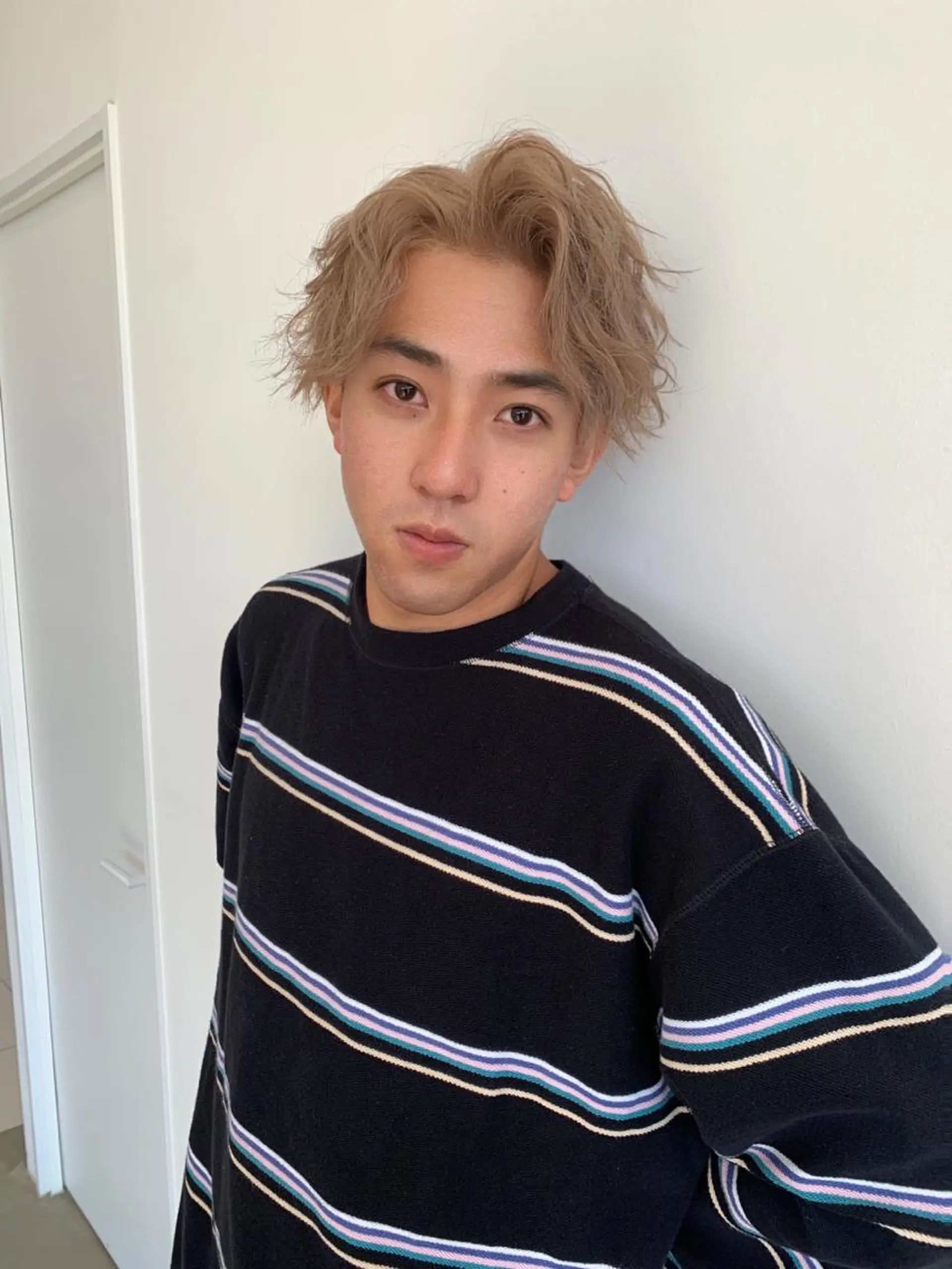 ショート カラー メンズ ベージュカラー ミルクティーベージュ YU KIのヘアスタイル