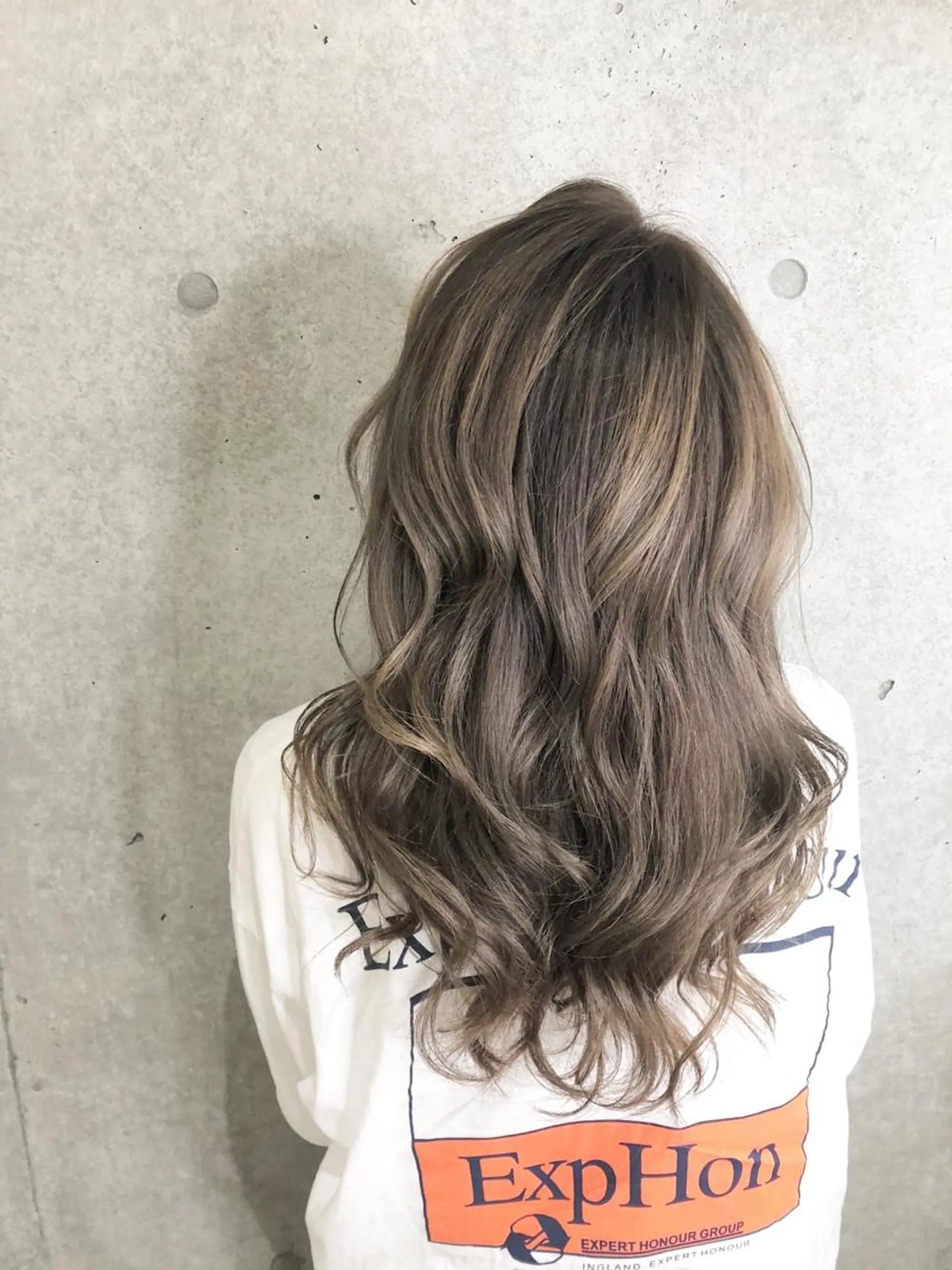 ロング カラー ブリーチ ケアブリーチ 透明感カラー グレージュ  渡部 妃月のヘアスタイル