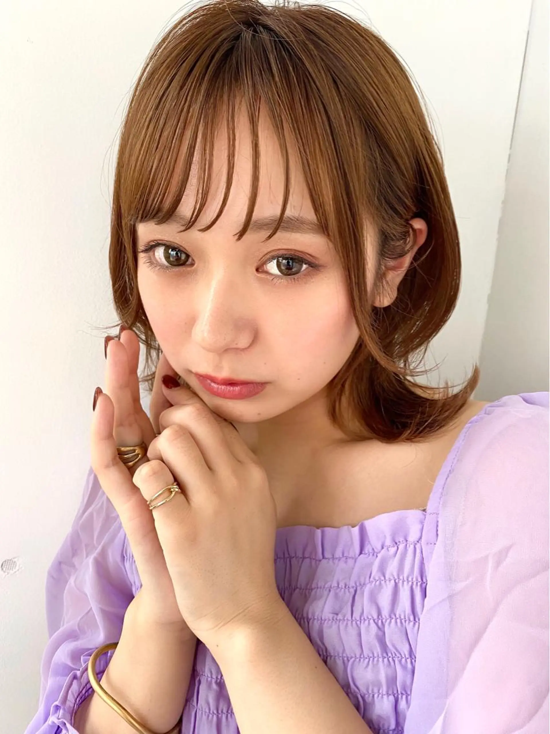 ミディアム カラー ベージュカラー くびれヘア ヘアカラー トリートメント chama レイヤーカットのヘアスタイル