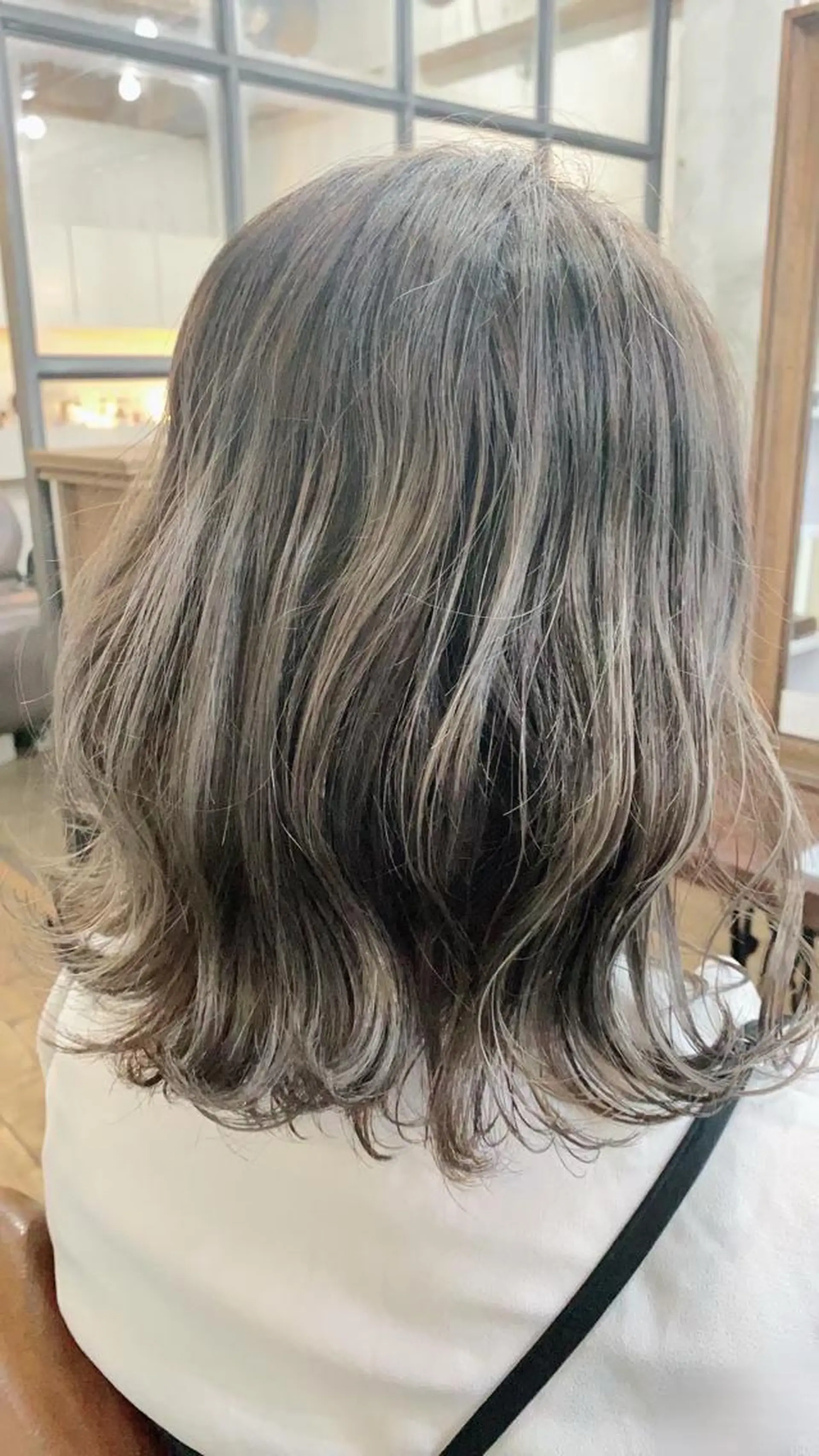 ショート カラー ヘアアレンジ バレイヤージュ ブリーチ グレージュ ハイライトカラー ハイライト 國分 伸也のヘアスタイル