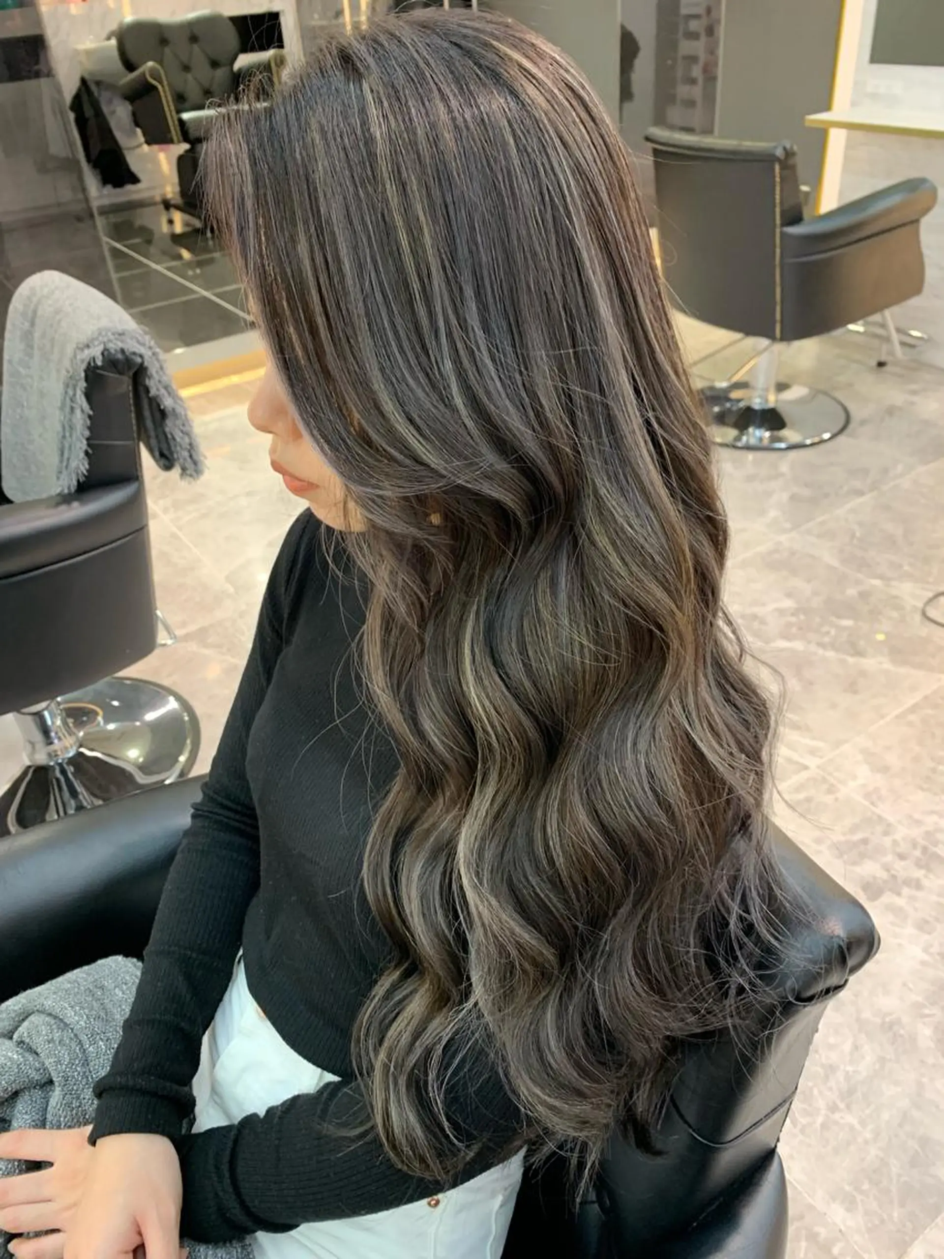ロング アッシュ ハイライト ヘアカラー サロウィン千葉所属・サロウィン千葉店 Toshikiのヘアスタイル