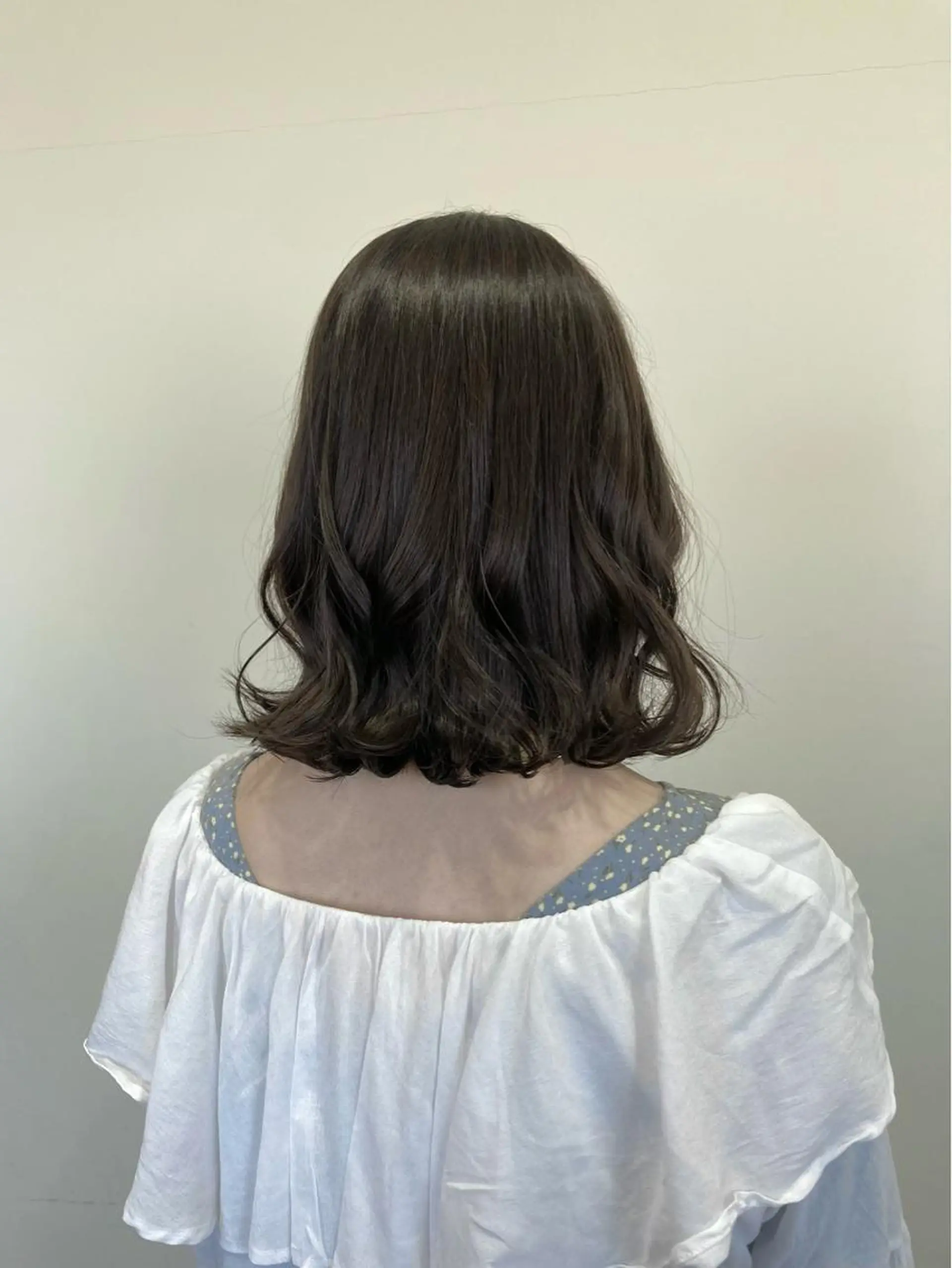ミディアム カット ヘアカラー 梅山 美侑のヘアスタイル