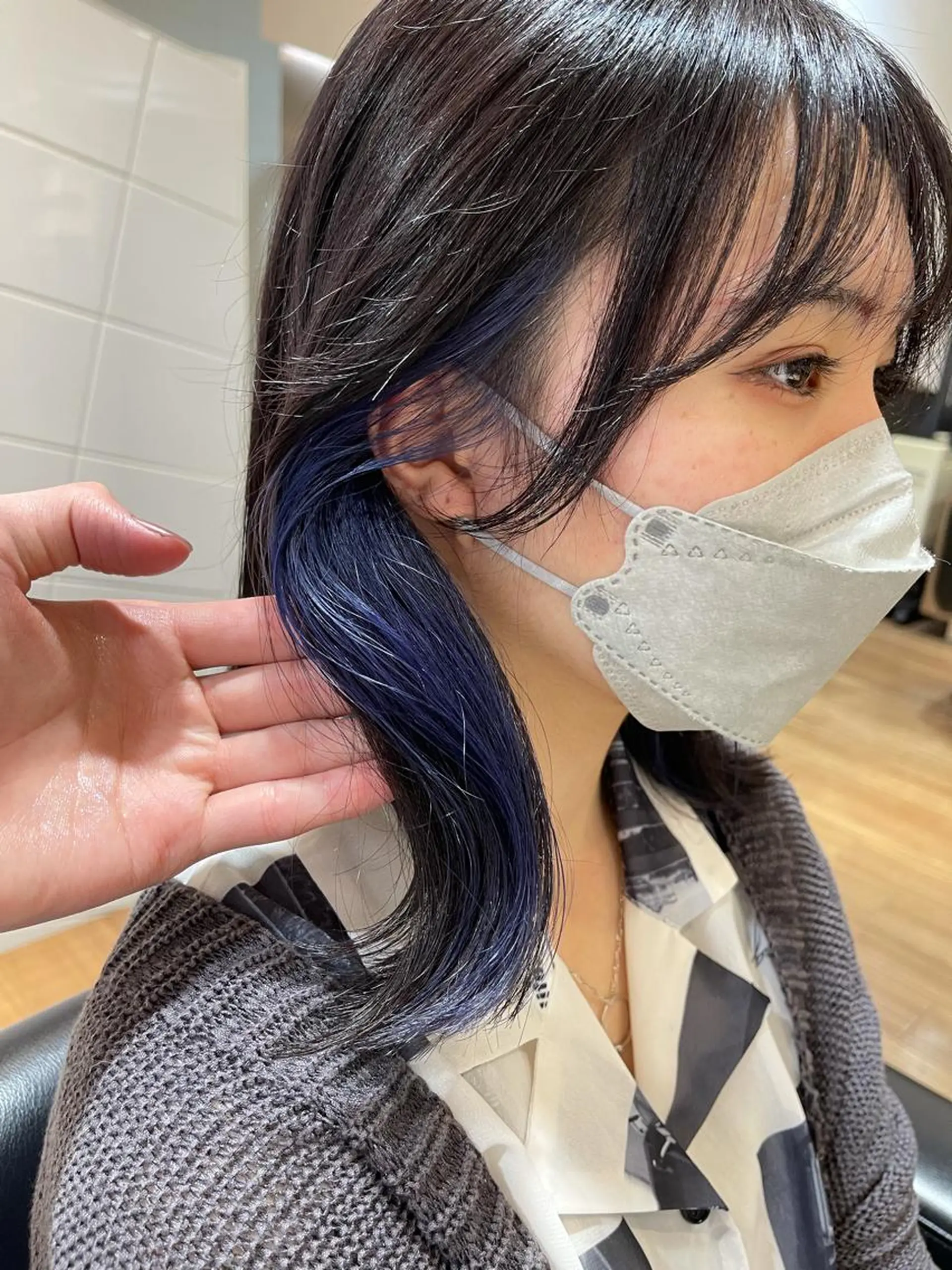 ミディアム カラー ブリーチ イヤリングカラー ネイビーカラー ヘアカラー トリートメント ヘアセット 社内1メンズ担当✨ 毛流れパーマ鈴木瑛也のヘアスタイル
