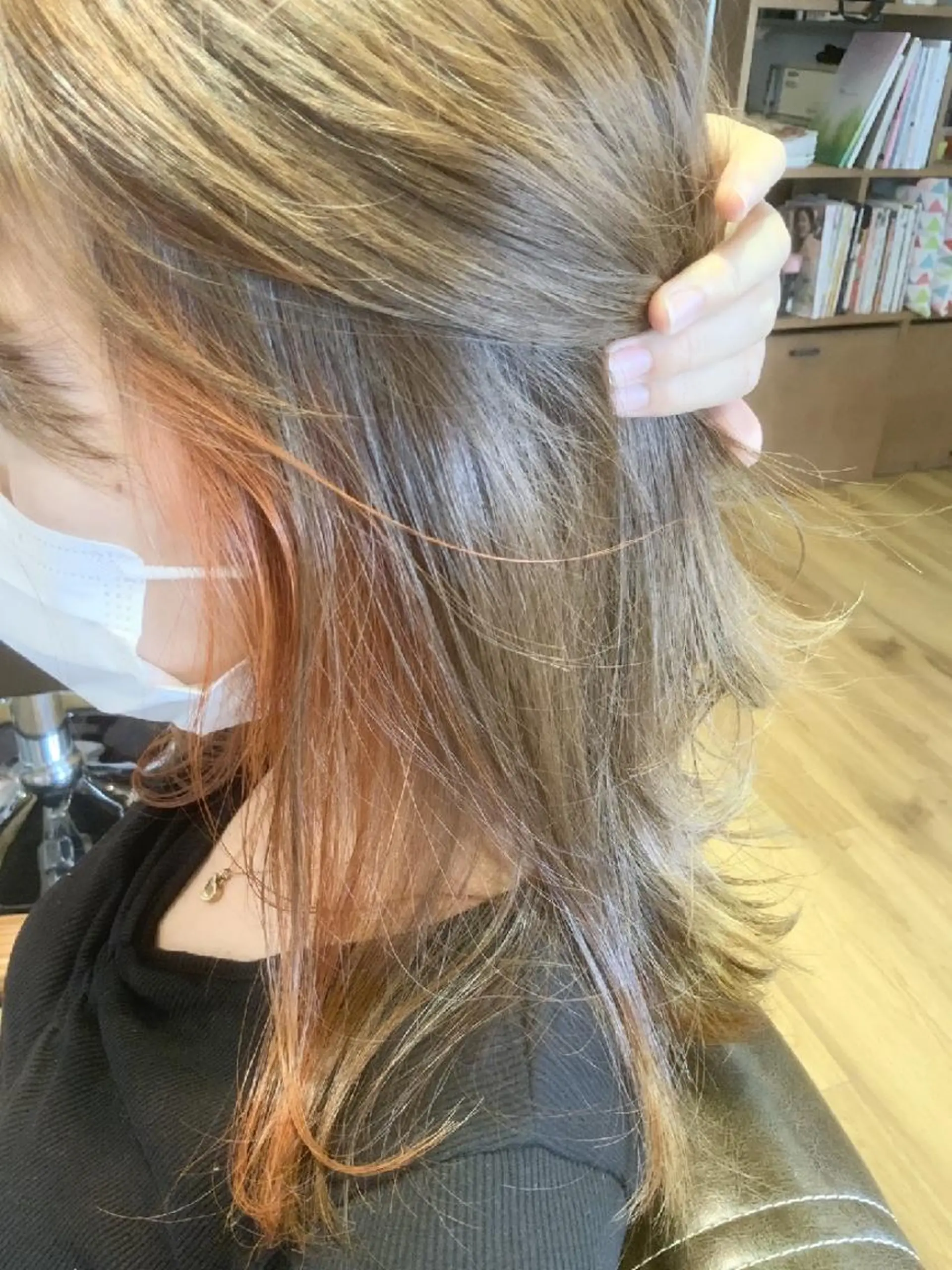 カラー アッシュ ベージュカラー オレンジ オレンジベージュ ヘアカラー トリートメント 堀 望美のヘアスタイル