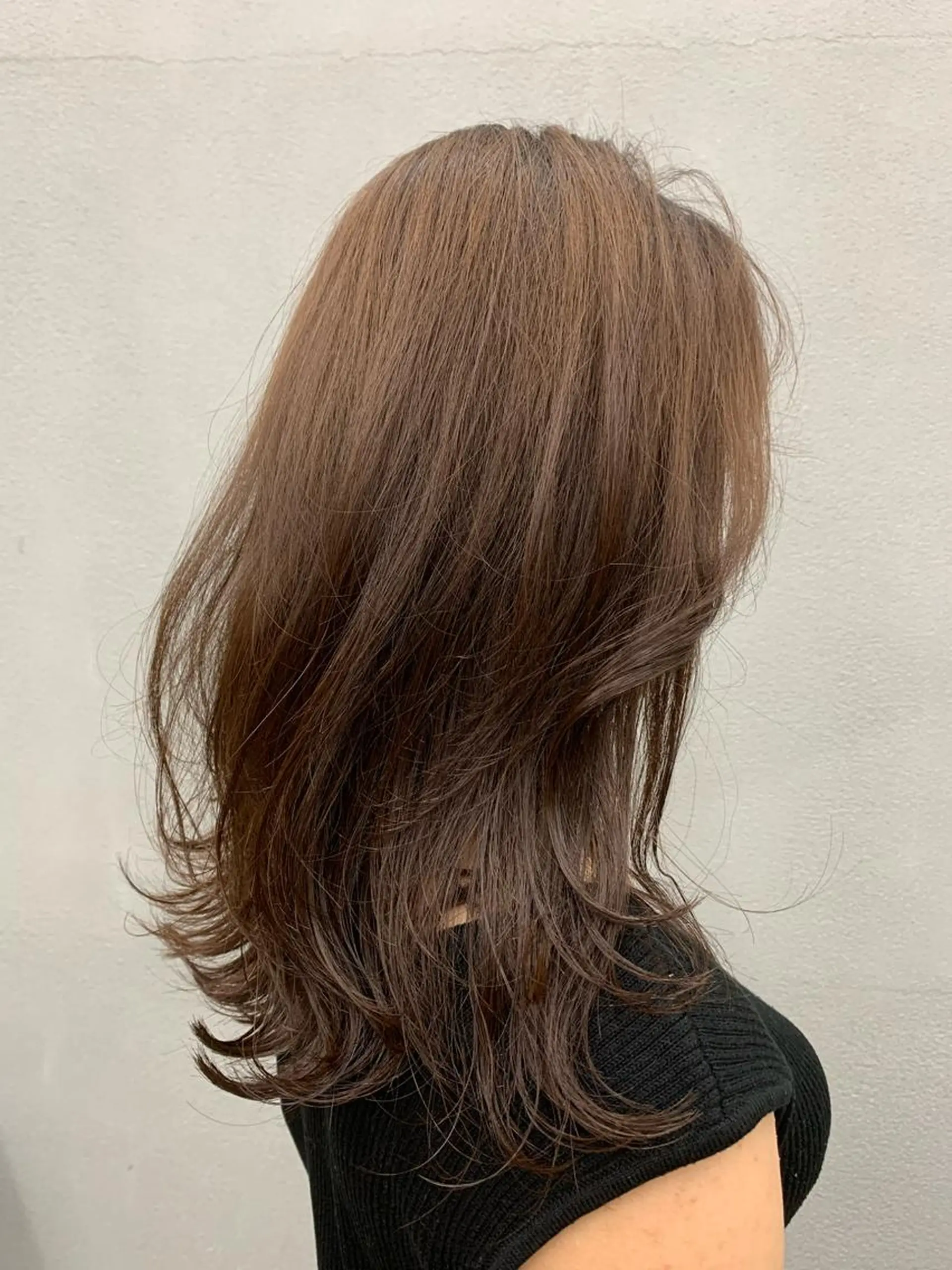 セミロング カット ヘアカラー 亀田 泰生のヘアスタイル