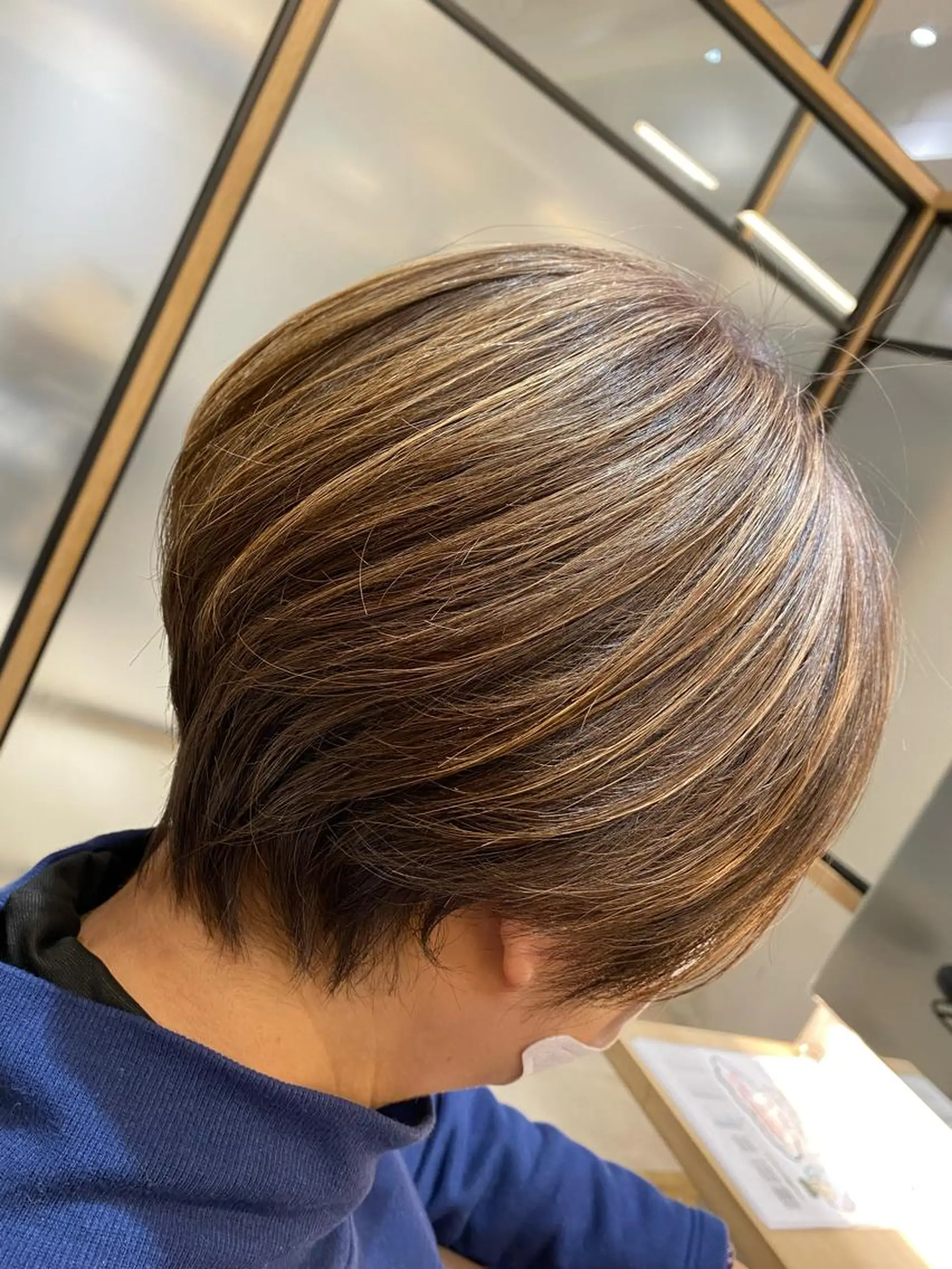 ショート ハイライト ヘアカラー サイトウ ナツキのヘアスタイル