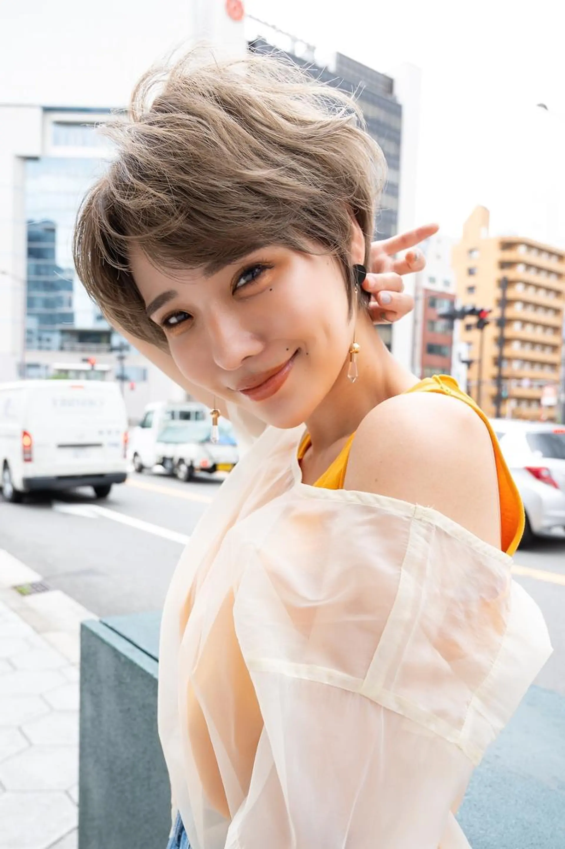 ショート カラー ショートレイヤー ベージュカラー フォギーベージュ レイヤーカット ショートヘア ヘアカラー ANGELICA 近鉄奈良店のヘアスタイル