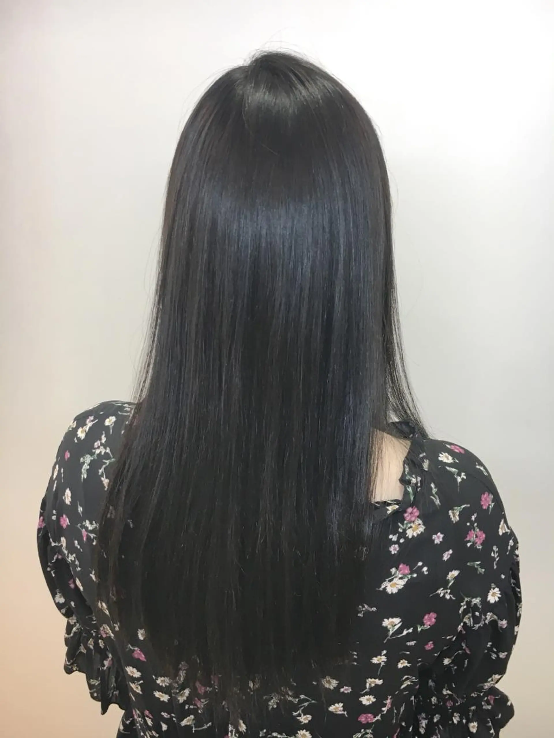 ロング カラー アッシュ アッシュブラック 黒髪 ヘアカラー 永井 大希のヘアスタイル