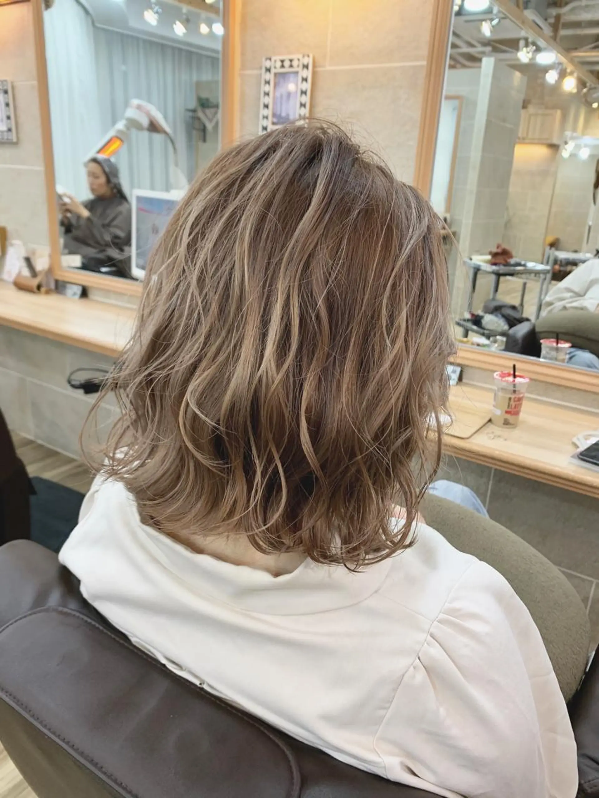 ミディアム ハイライト ヘアカラー トリートメント 平尾 拓也のヘアスタイル