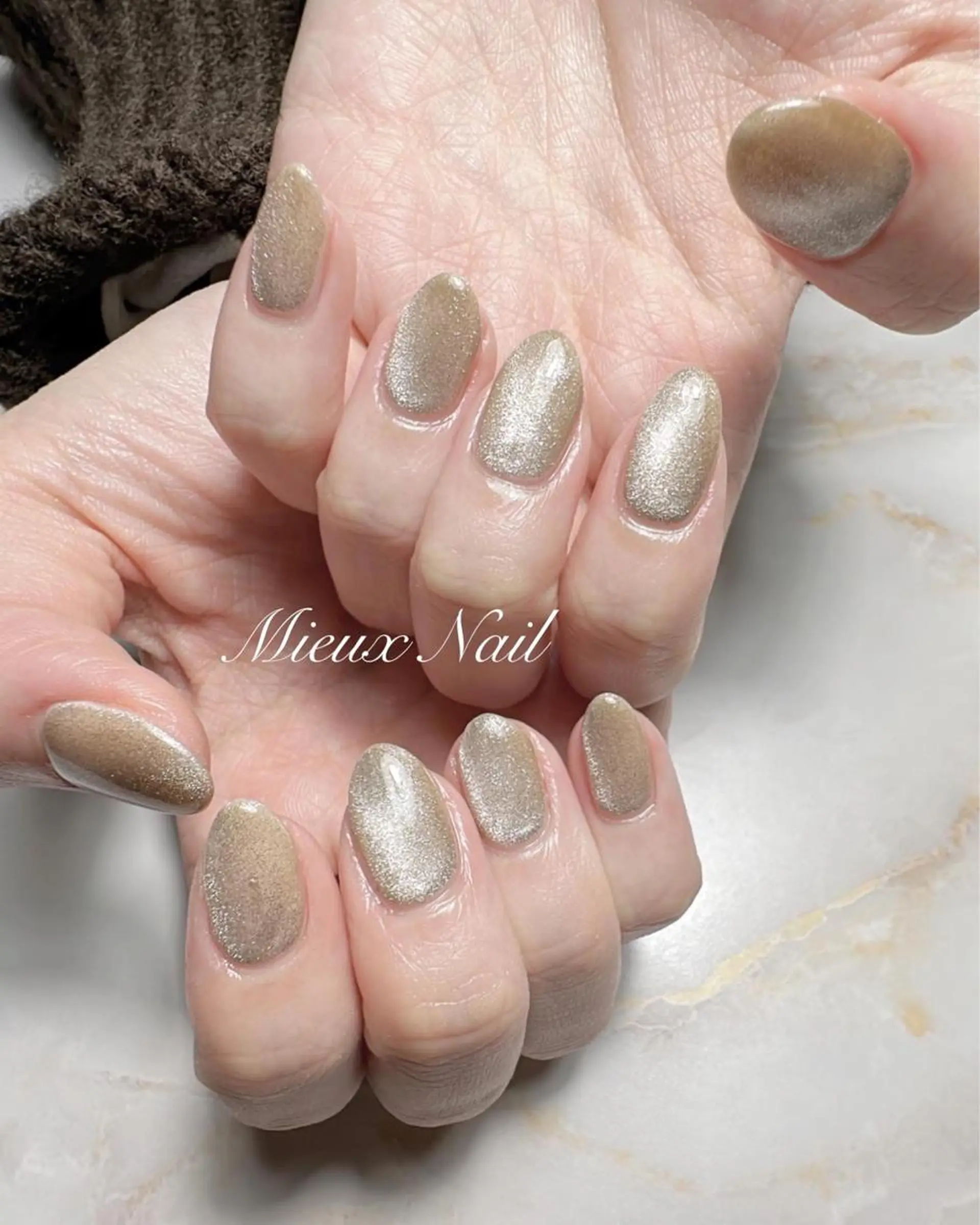 ネイル ブルー ゴールド マグネットネイル オフィスネイル シンプルネイル ハンドネイル 市川 麻衣子のネイルデザイン