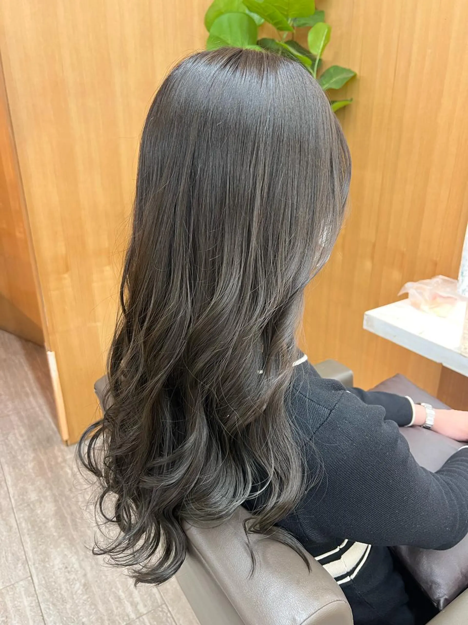 ロング カラー ベージュカラー 透明感カラー オリーブベージュ カット ヘアカラー トリートメント 透明感カラー ゆうだいのヘアスタイル
