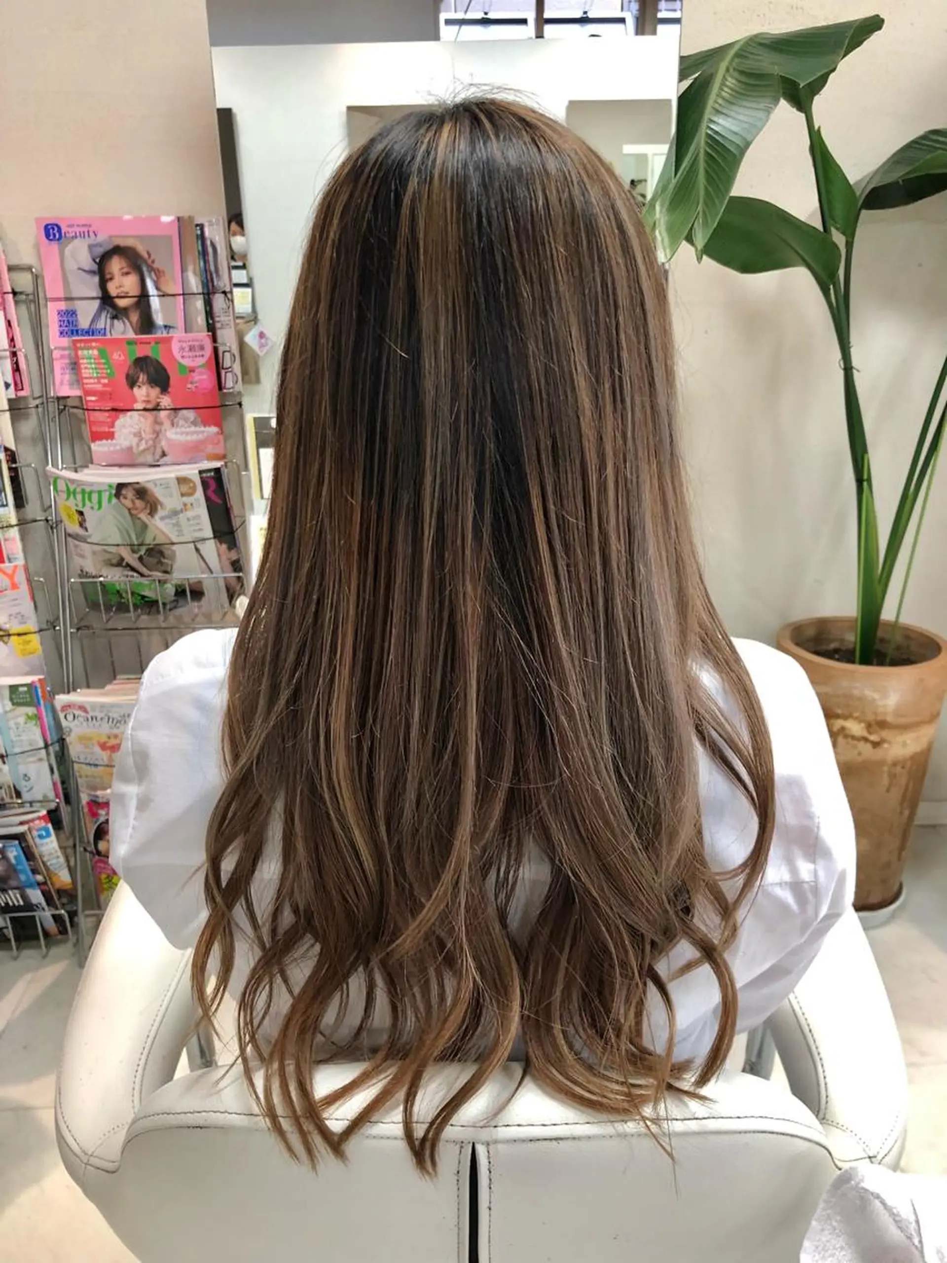 ロング カラー バレイヤージュ ベージュカラー レイヤーカット カット ヘアカラー トリートメント 阿部 美咲のヘアスタイル