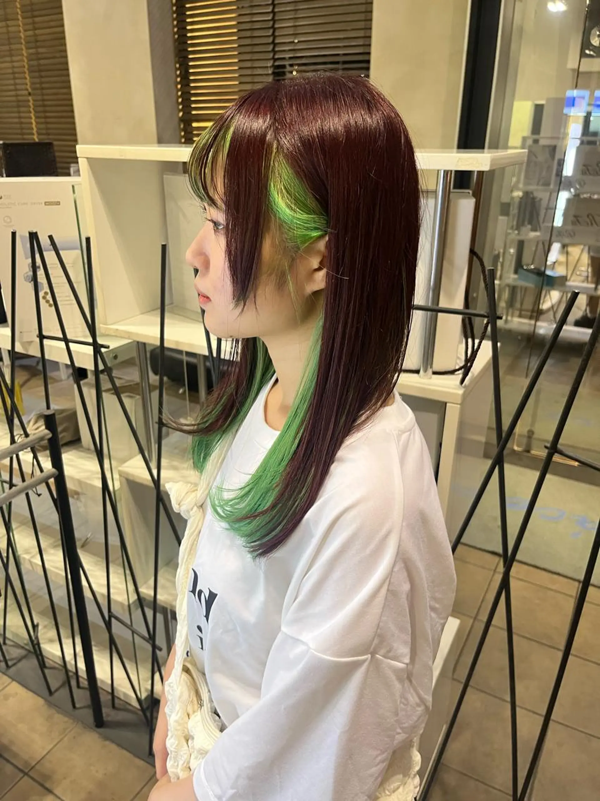 ロング 耳つぼS認定講師 ×ハイトーンカラーのヘアスタイル