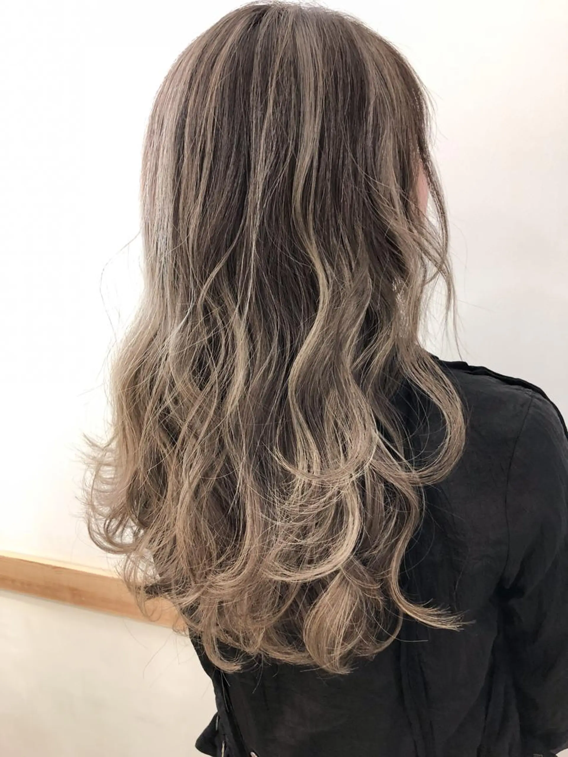 セミロング カラー グラデーションカラー ハイライトカラー ハイライト WONK. ウォンク 心斎橋のヘアスタイル