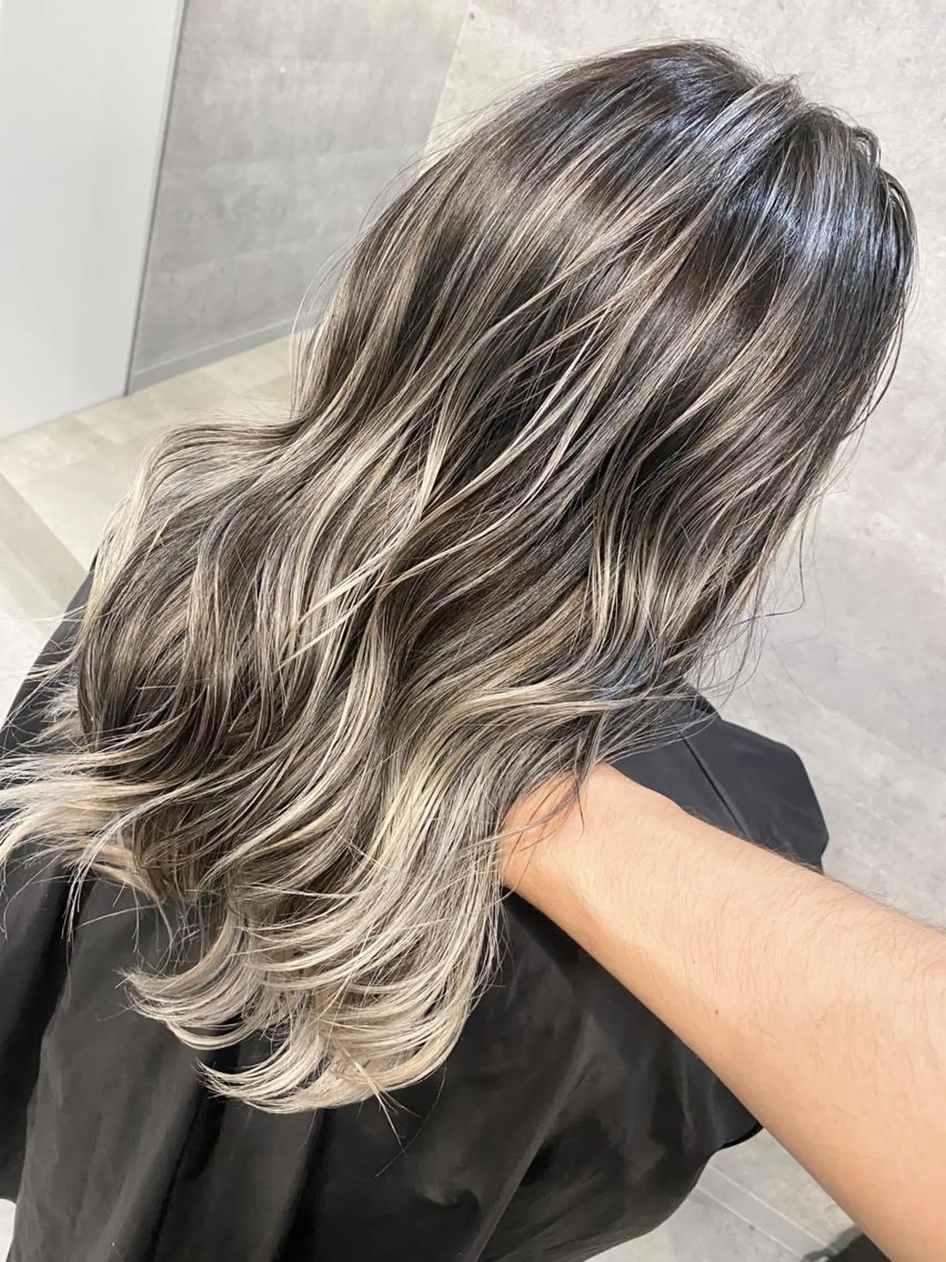 セミロング カラー パーマ ヘアアレンジ ネイル マツエク・マツパ アイブロウ バレイヤージュ レイヤーカット ヘアカラー トリートメント 井上 一平のヘアスタイル
