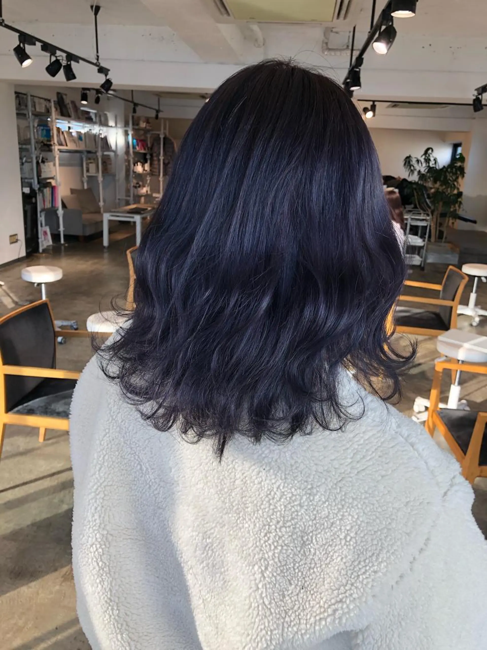 ミディアム カラー ブルーカラー ラベンダーカラー ヘアカラー トリートメント ハイトーン/レイヤー /ケアブリーチ石川治のヘアスタイル