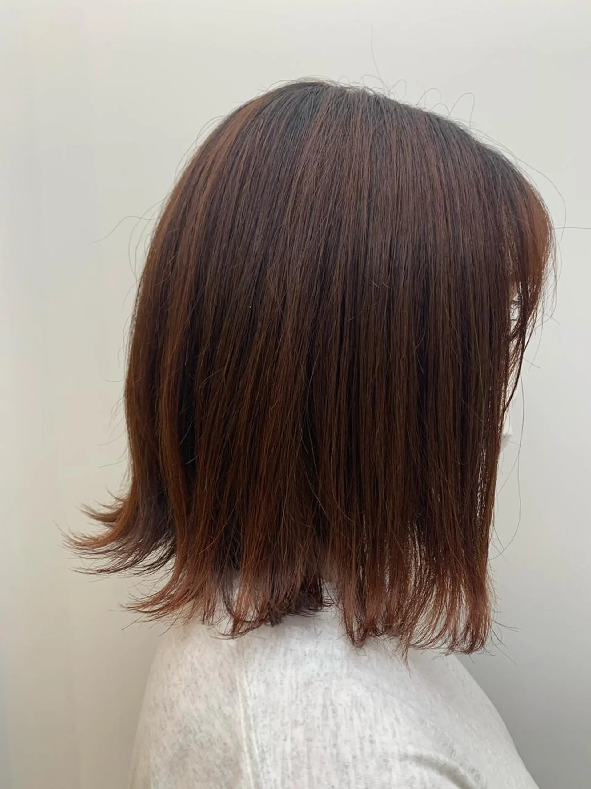 カラー オレンジ 三品 早妃のヘアスタイル