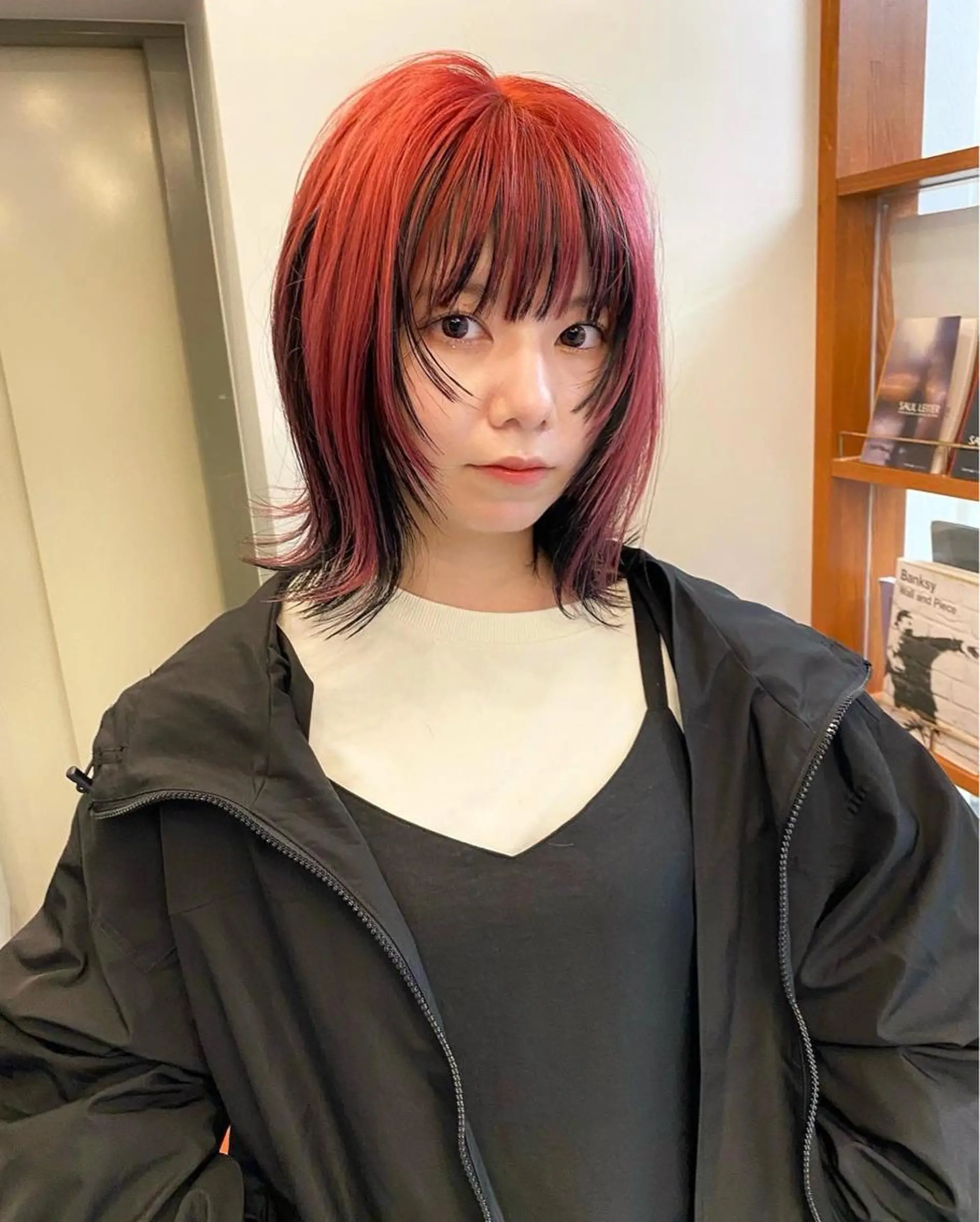ミディアム カラー インナーカラー ツジヒカル /くるくるパーマのヘアスタイル