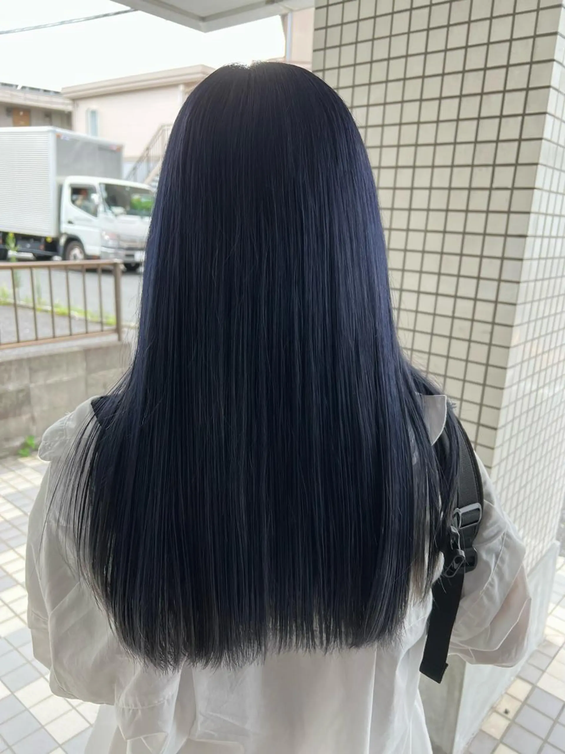 カラー バレイヤージュ 黒髪 ブリーチ ブルーカラー ブルーブラック 🌷かわばた めい🌷のヘアスタイル