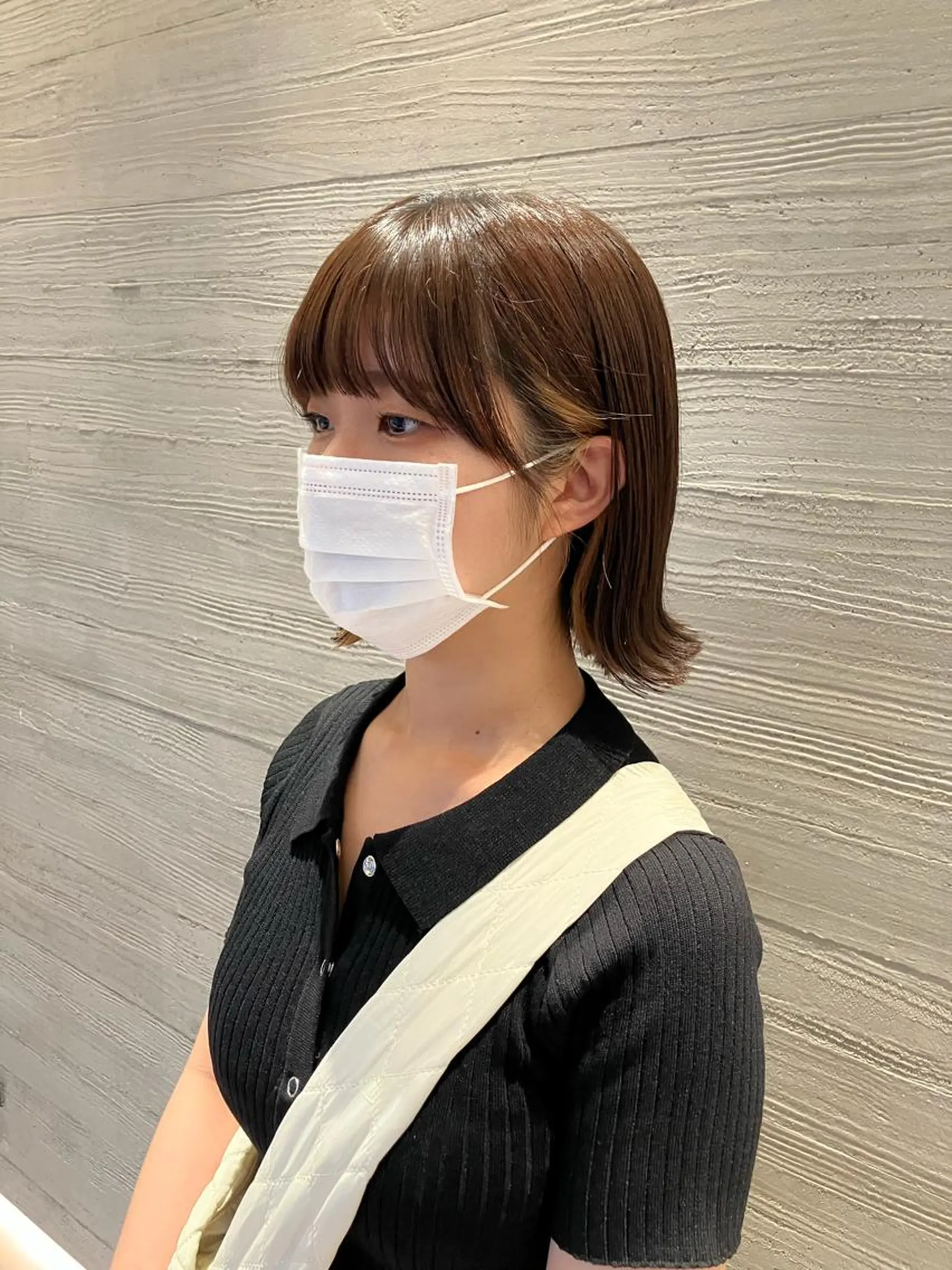 ショート ボブ 外ハネヘア サキ🤍ハイトーン 🩰くびれ巻きヘアのヘアスタイル