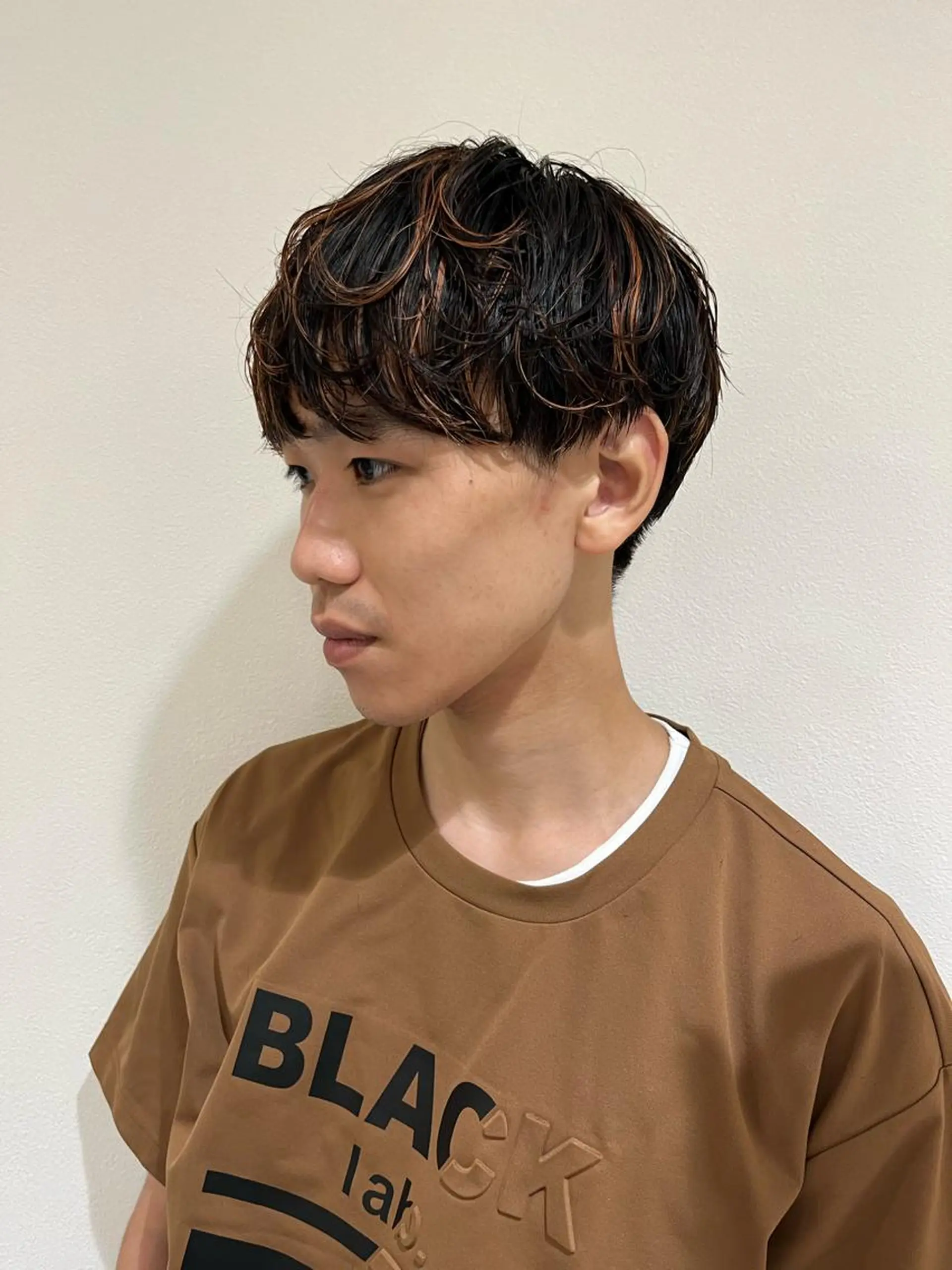 カラー ブリーチ オレンジ メンズハイトーン/栄 /イトウタケルのヘアスタイル