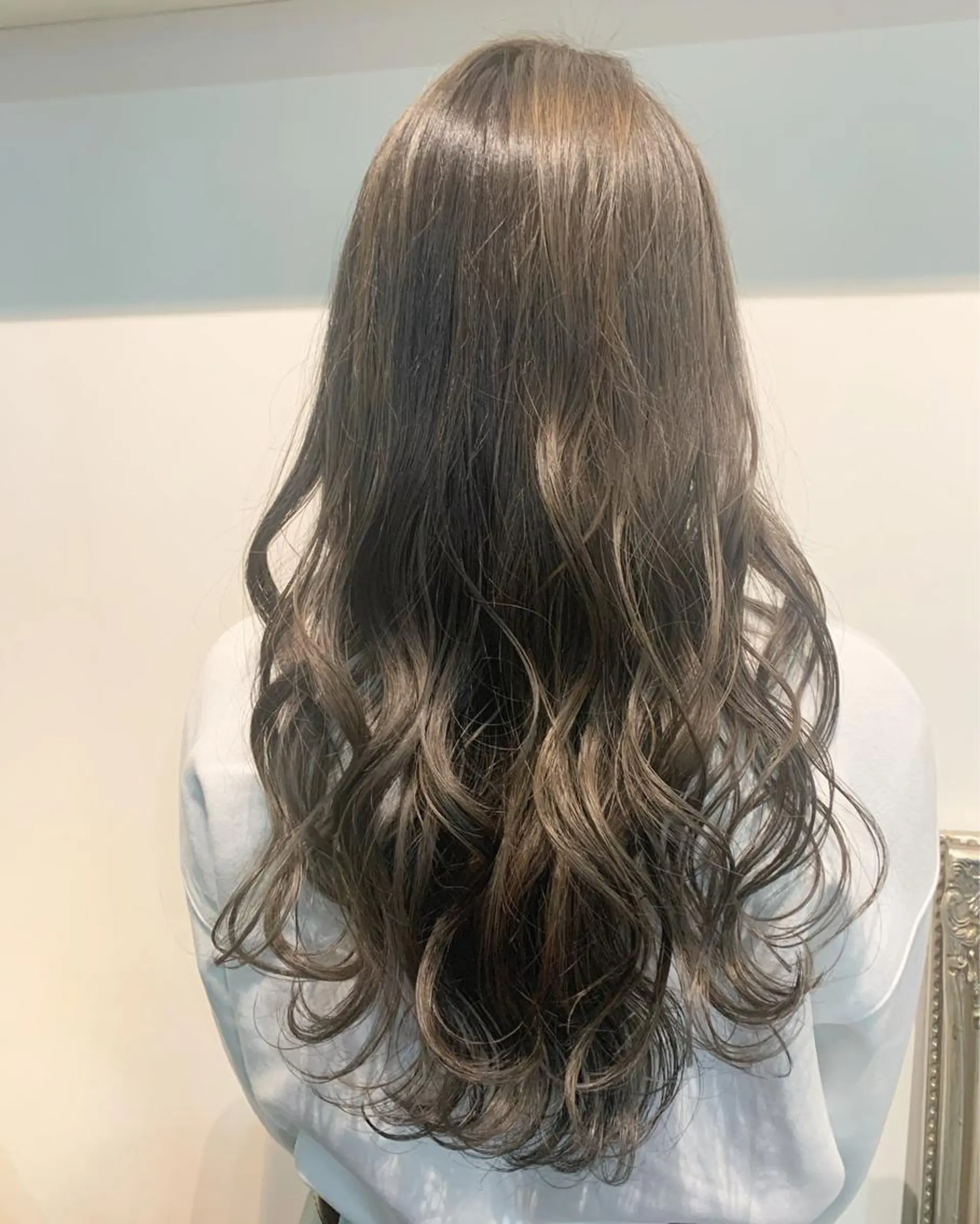 ロング アッシュ ヘアカラー トリートメント ヘッドスパ ヘアセット 山口 竣也のヘアスタイル