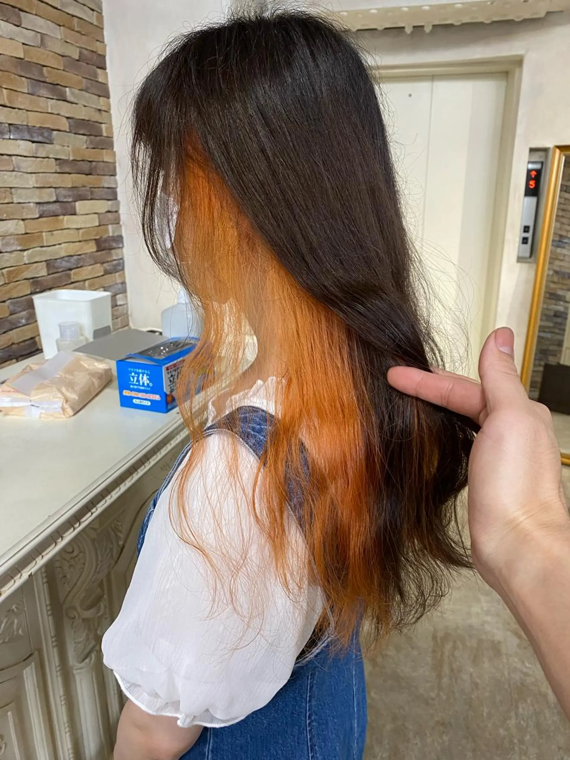 ロング カラー ブリーチ インナーカラー オレンジ ヘアカラー ALLY（アリー）所属・ミニモお気に入り数 No.1宍戸雄弥のヘアスタイル
