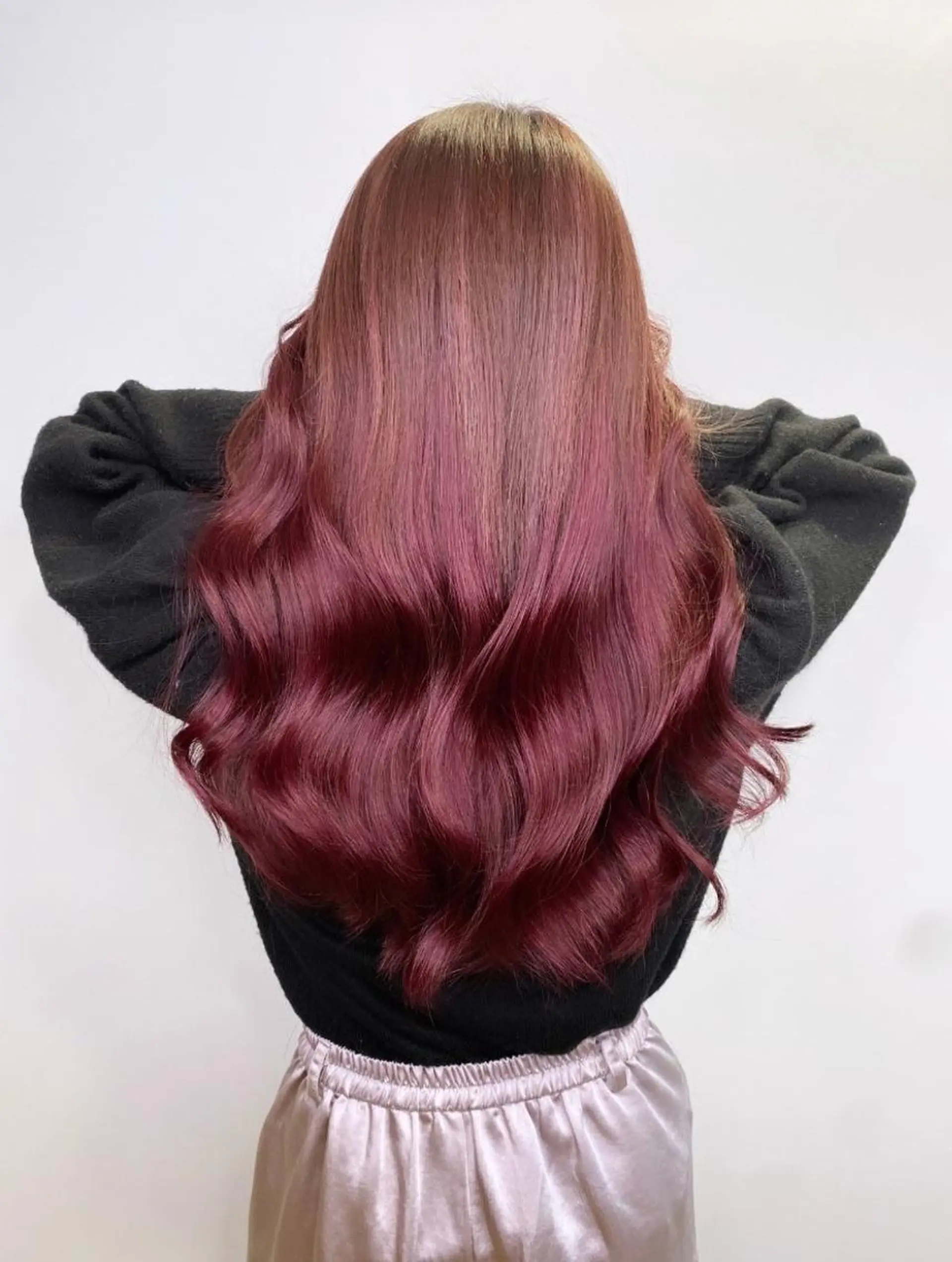 ロング カラー パーマ ヘアアレンジ シールエクステ アッシュ バレイヤージュ ベージュカラー ブリーチ L. OSAKAのヘアスタイル