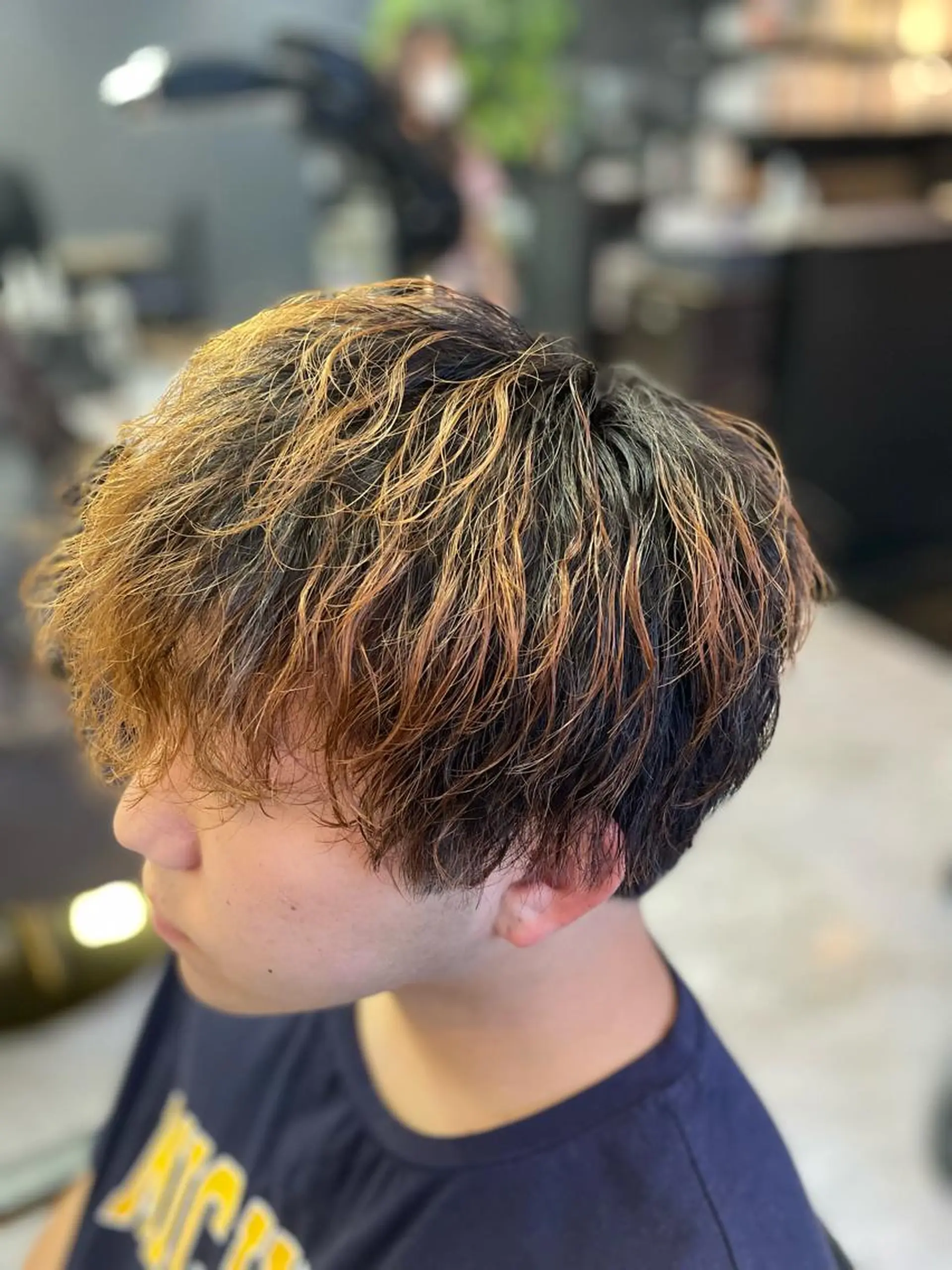 ショート パーマ メンズ メンズブリーチ ショートヘア 縮毛矯正 トリートメント ストレートパーマ 篠原 侑作のヘアスタイル