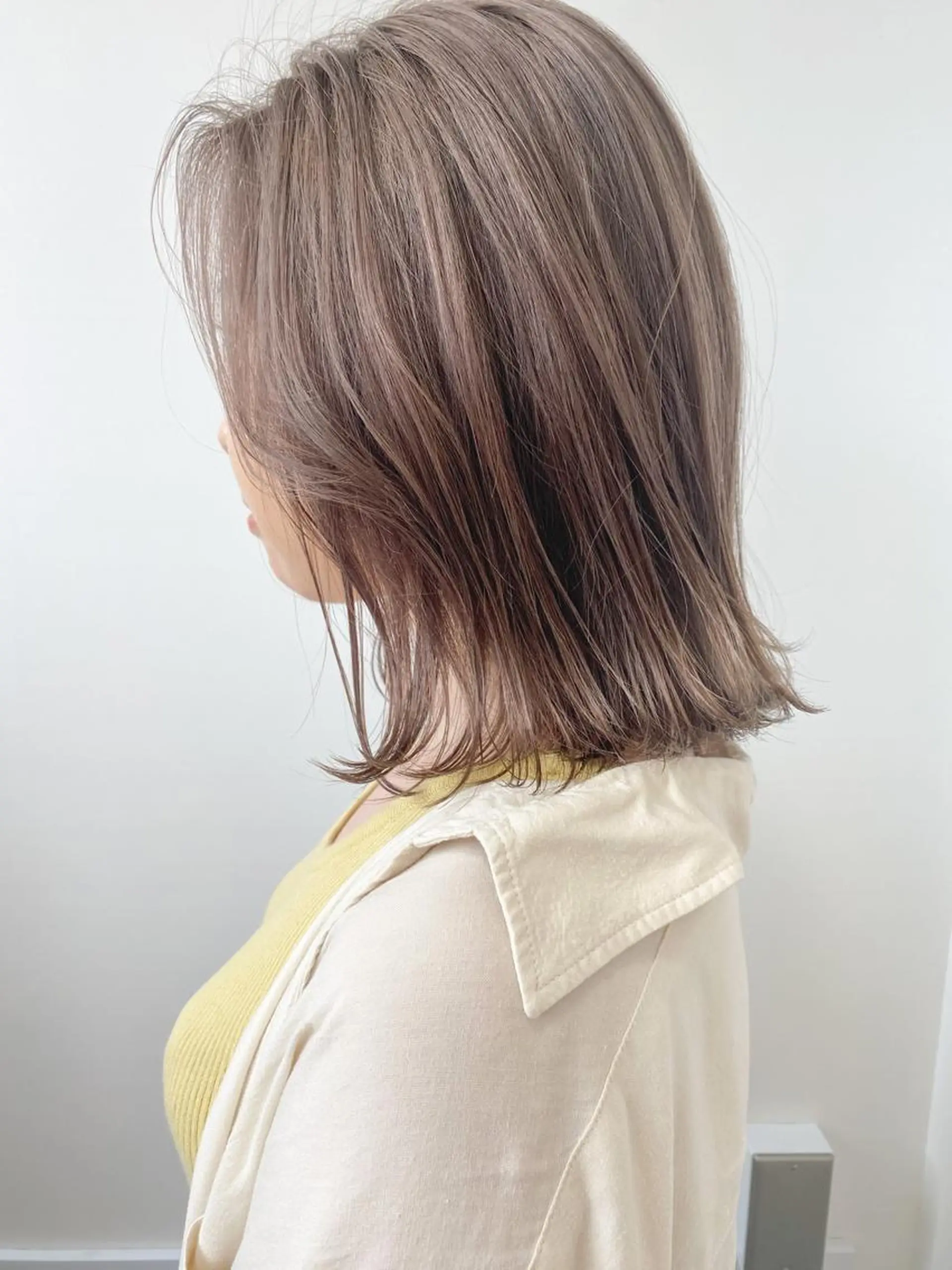 ミディアム カラー ヘアアレンジ ブリーチ 透明感カラー グレージュ ハイトーンカラー ハイトーングレージュ fit stand所属・fit stand /HIIRAGIのヘアスタイル