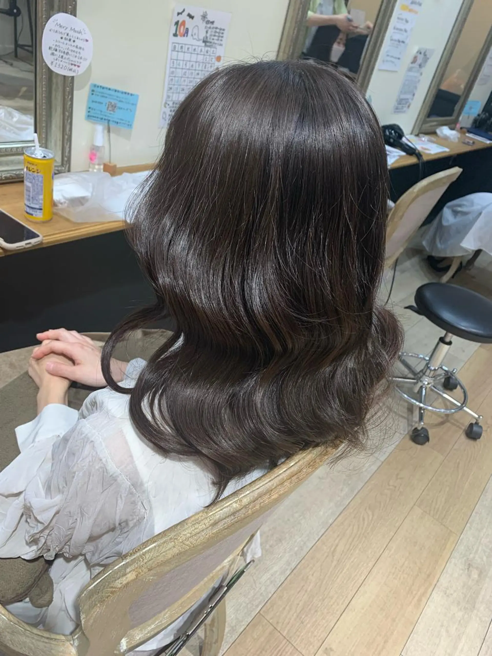 セミロング カラー アッシュ ベージュカラー ヘアカラー トリートメント 上田 紗也のヘアスタイル