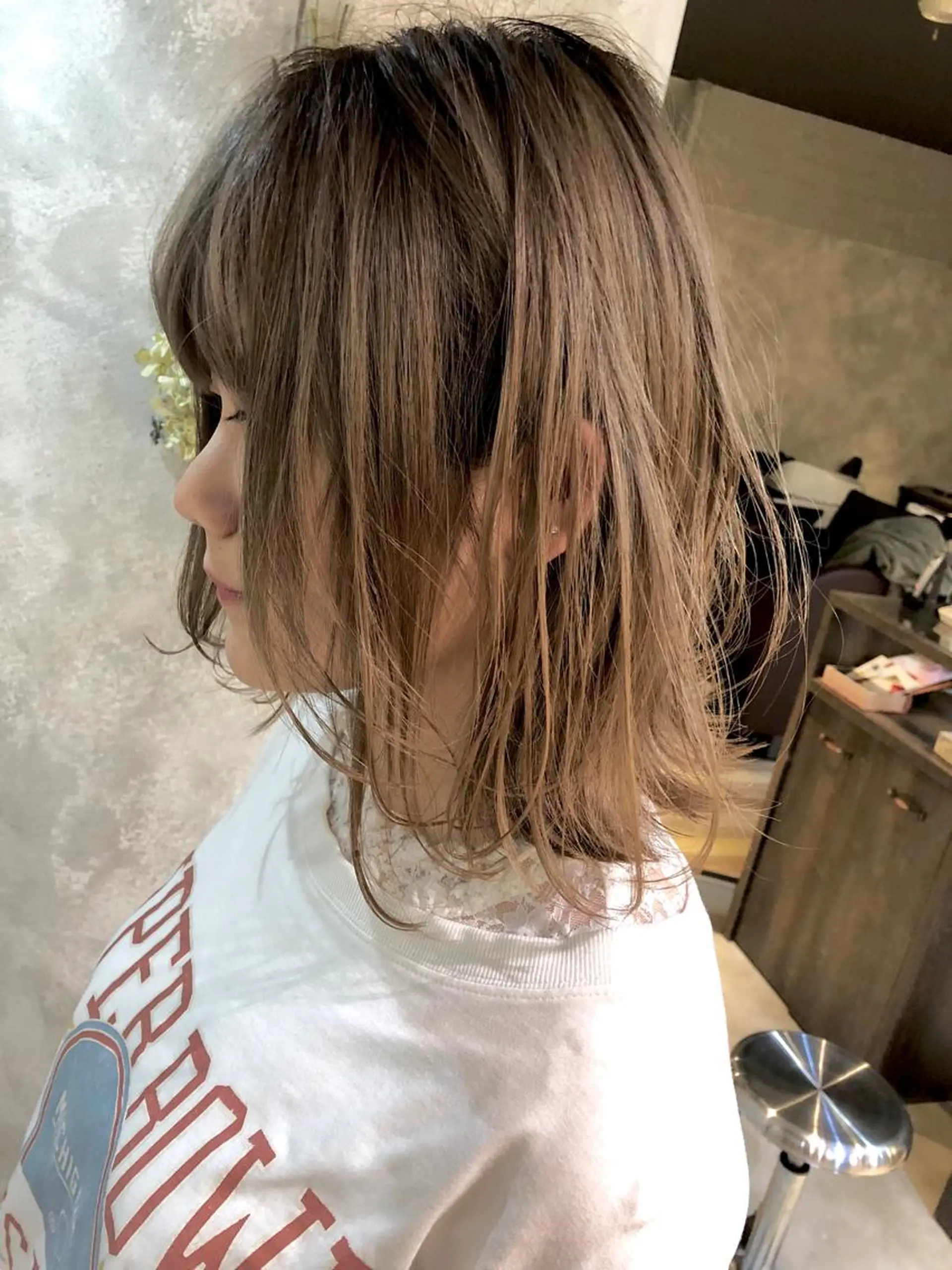ミディアム カラー ベージュカラー ブロンド 外ハネヘア 松村 崇弘のヘアスタイル