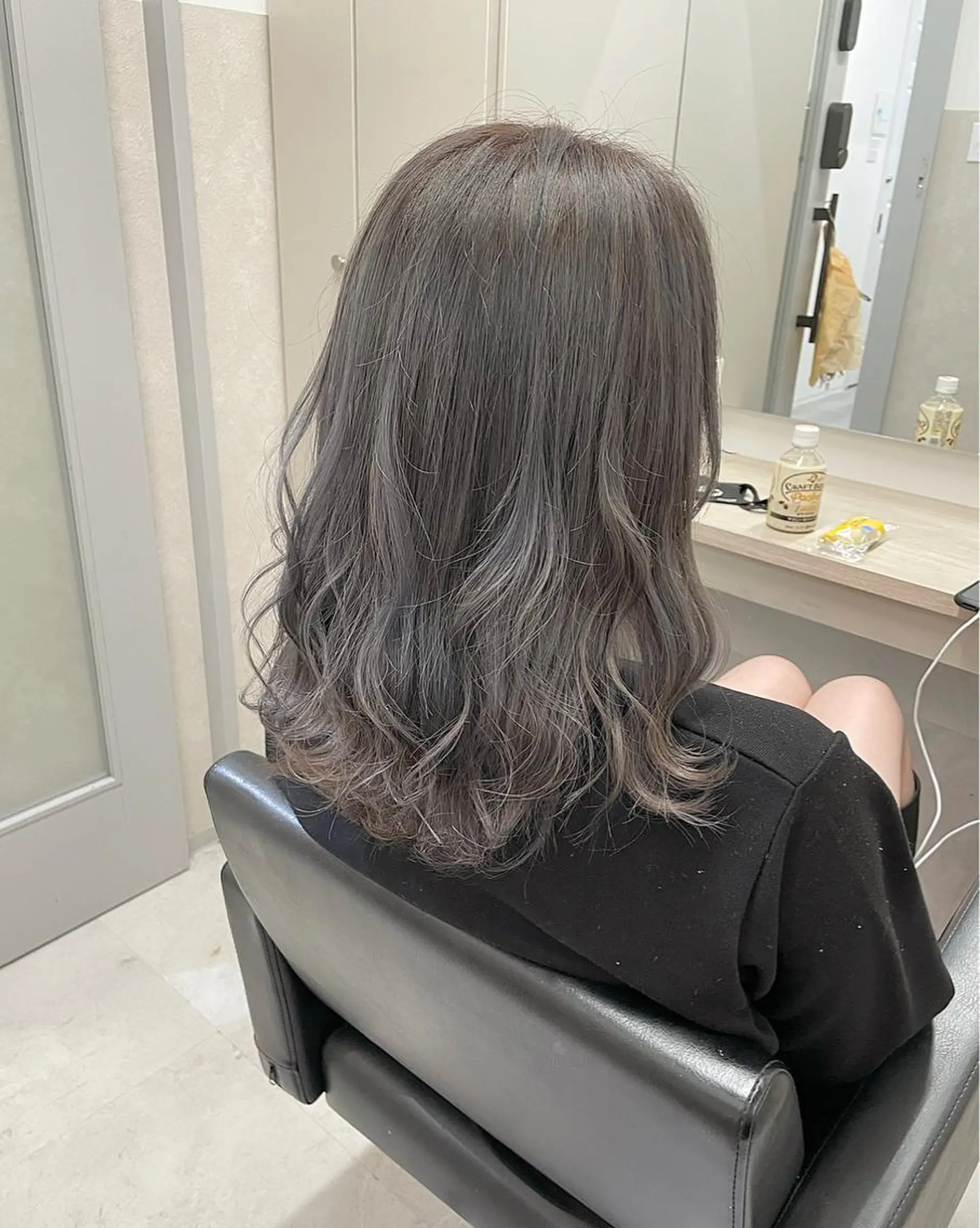 セミロング カラー ヘアアレンジ グレージュ ネイビーカラー autre所属・大久保 ひでなりのヘアスタイル