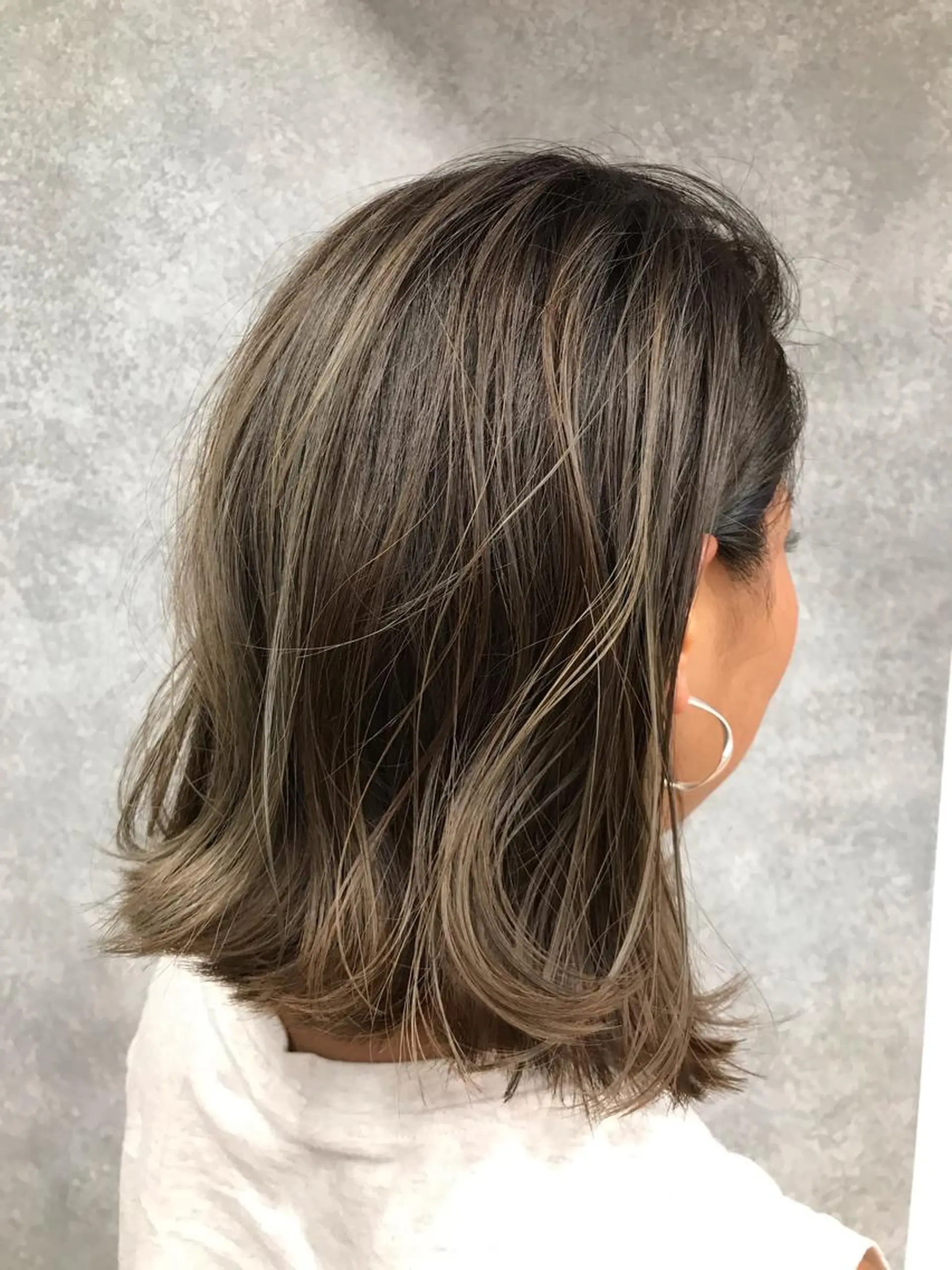 ミディアム 切りっぱなしボブ ボブ ハイライト GRAFF  hair GINZA所属・オカダ ノゾミのヘアスタイル