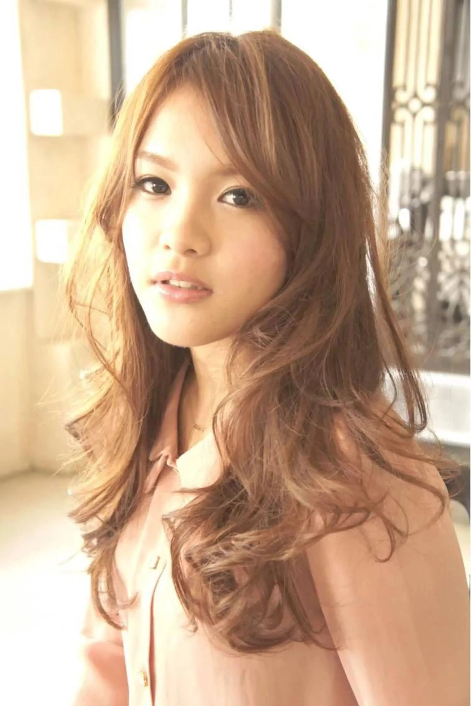 ミディアム カラー パーマ u hair所属・こばやし ももこのヘアスタイル