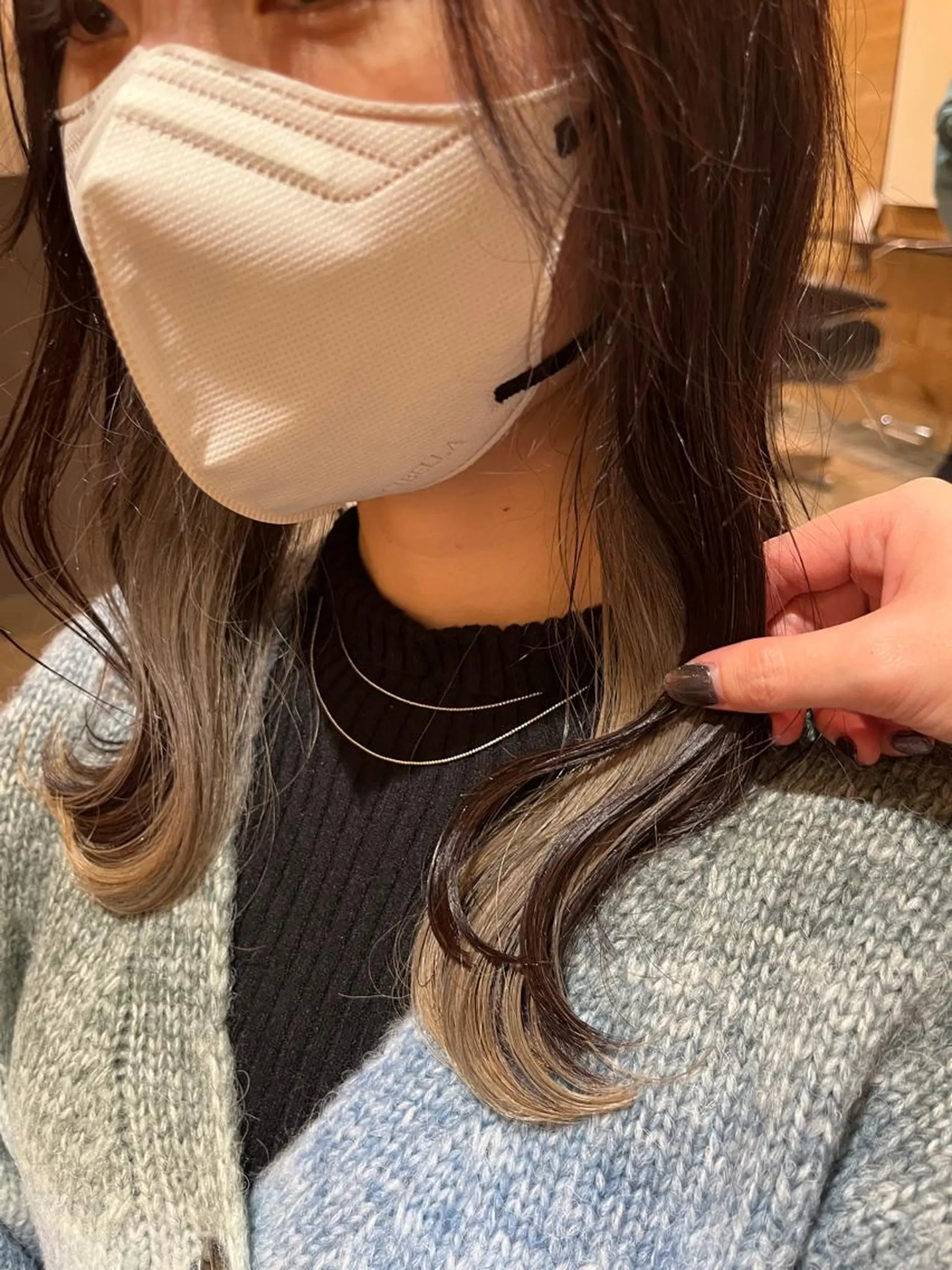 セミロング カラー 三品 早妃のヘアスタイル