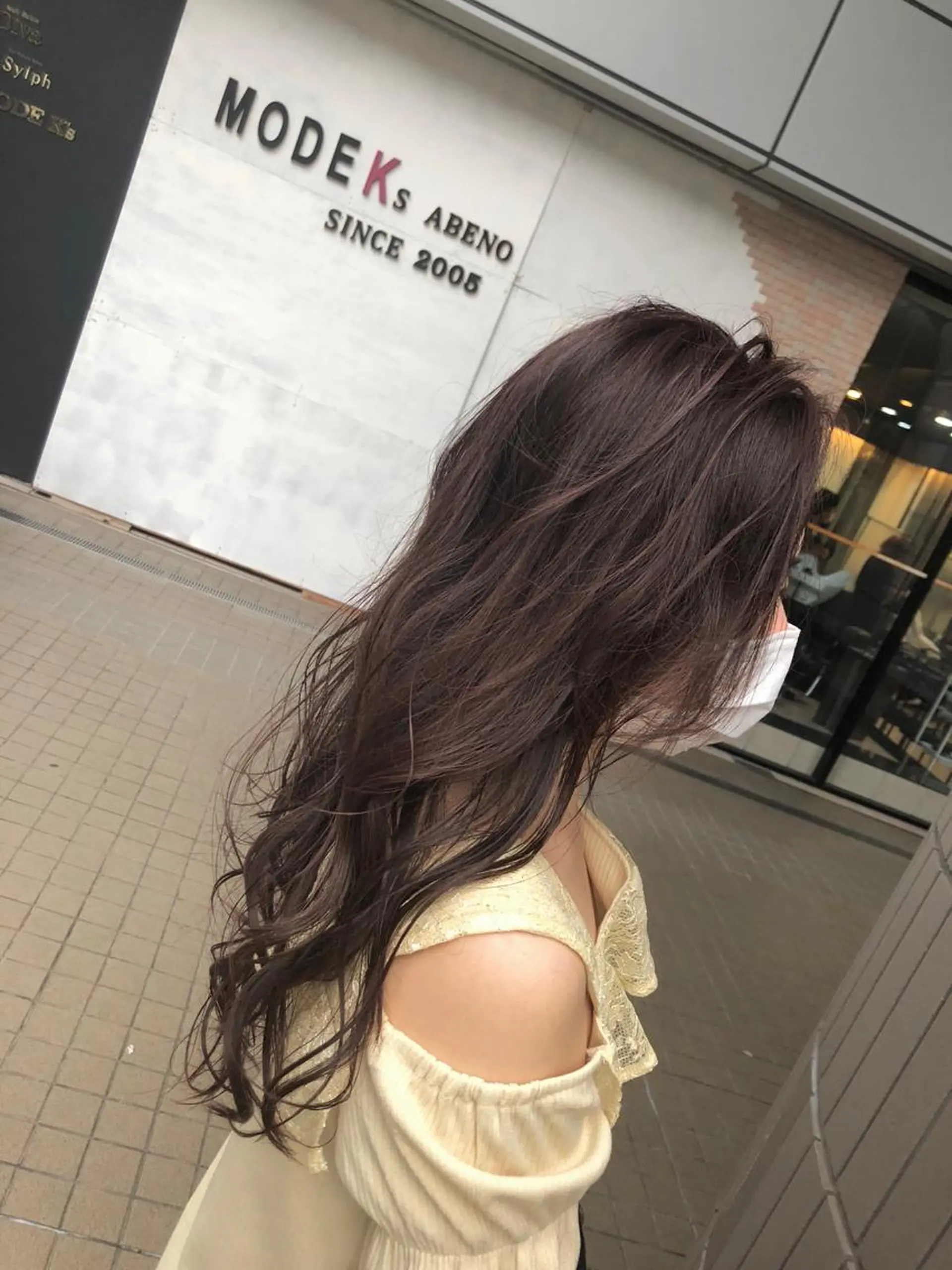 ロング カラー ベージュカラー カット ヘアカラー トリートメント SHAFT Ieiriのヘアスタイル