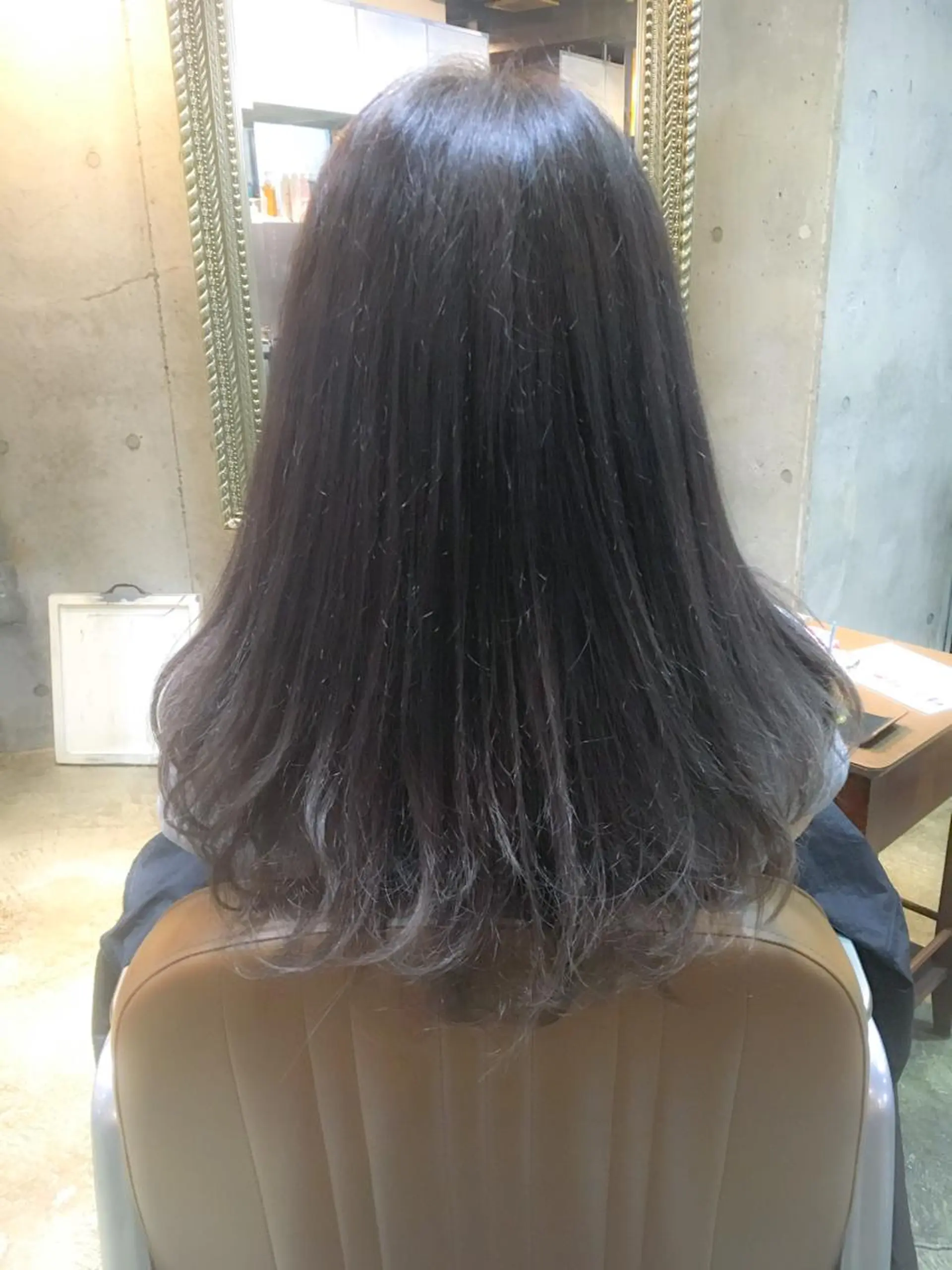 ロング カラー アッシュ アッシュグレー アッシュグレージュ グラデーションカラー グレージュ 北條 優輝のヘアスタイル
